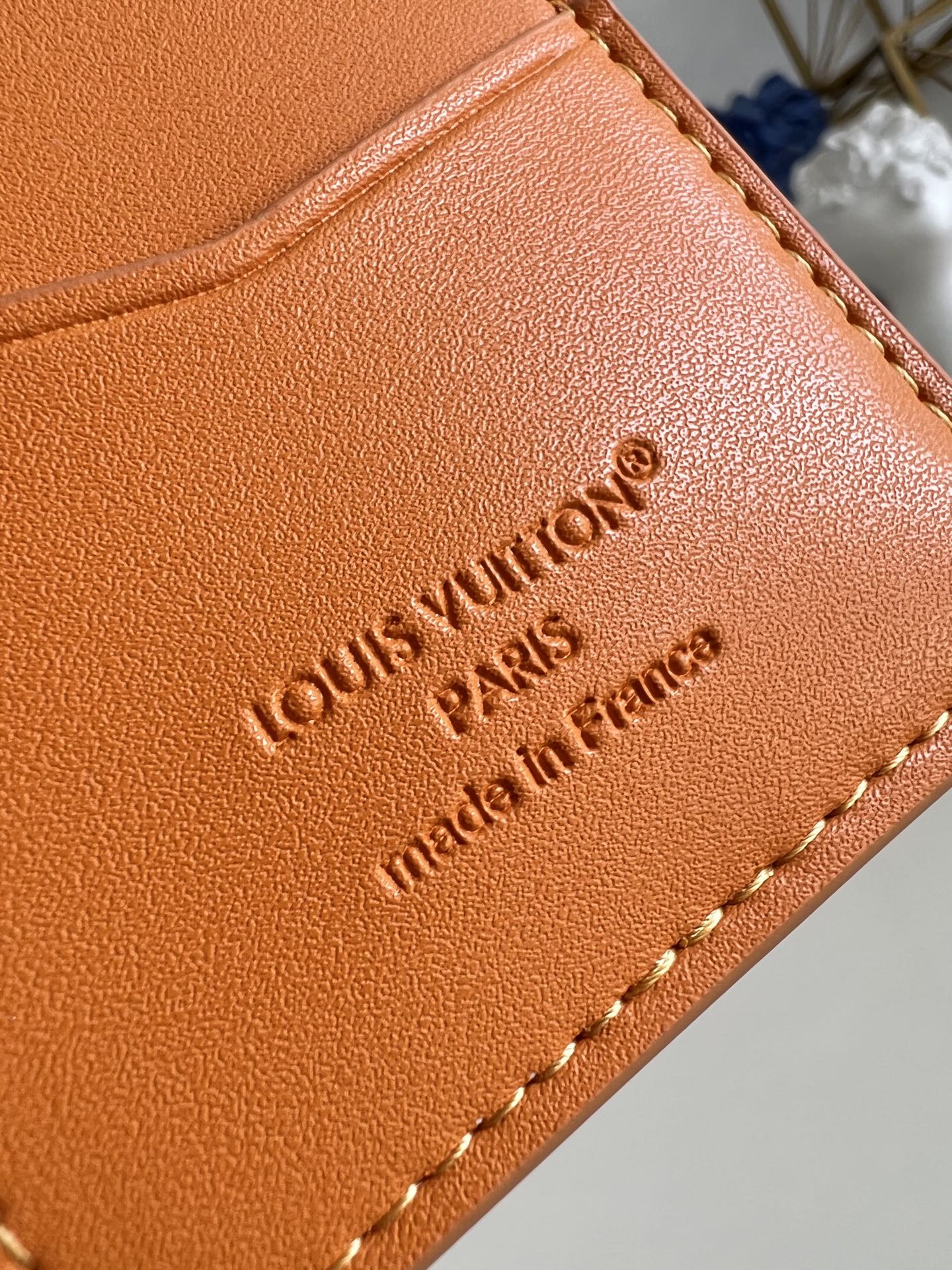 【顶级原单 M25952黄 】本款口袋钱夹取材 Brushed Monogram 皮革，呈现褪色效果 M