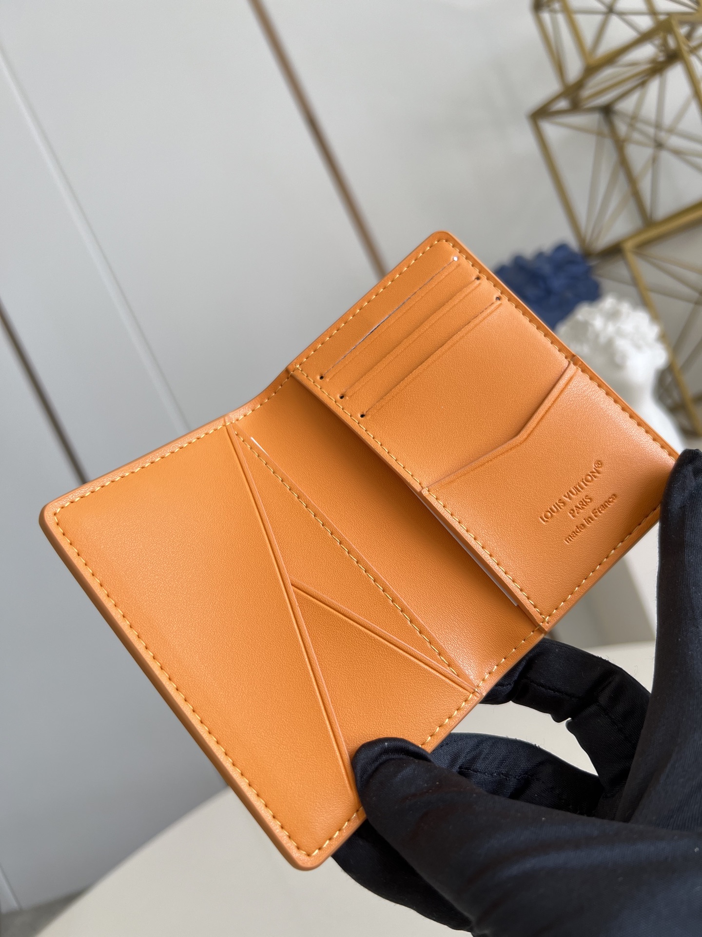 【顶级原单 M25952黄 】本款口袋钱夹取材 Brushed Monogram 皮革，呈现褪色效果 M