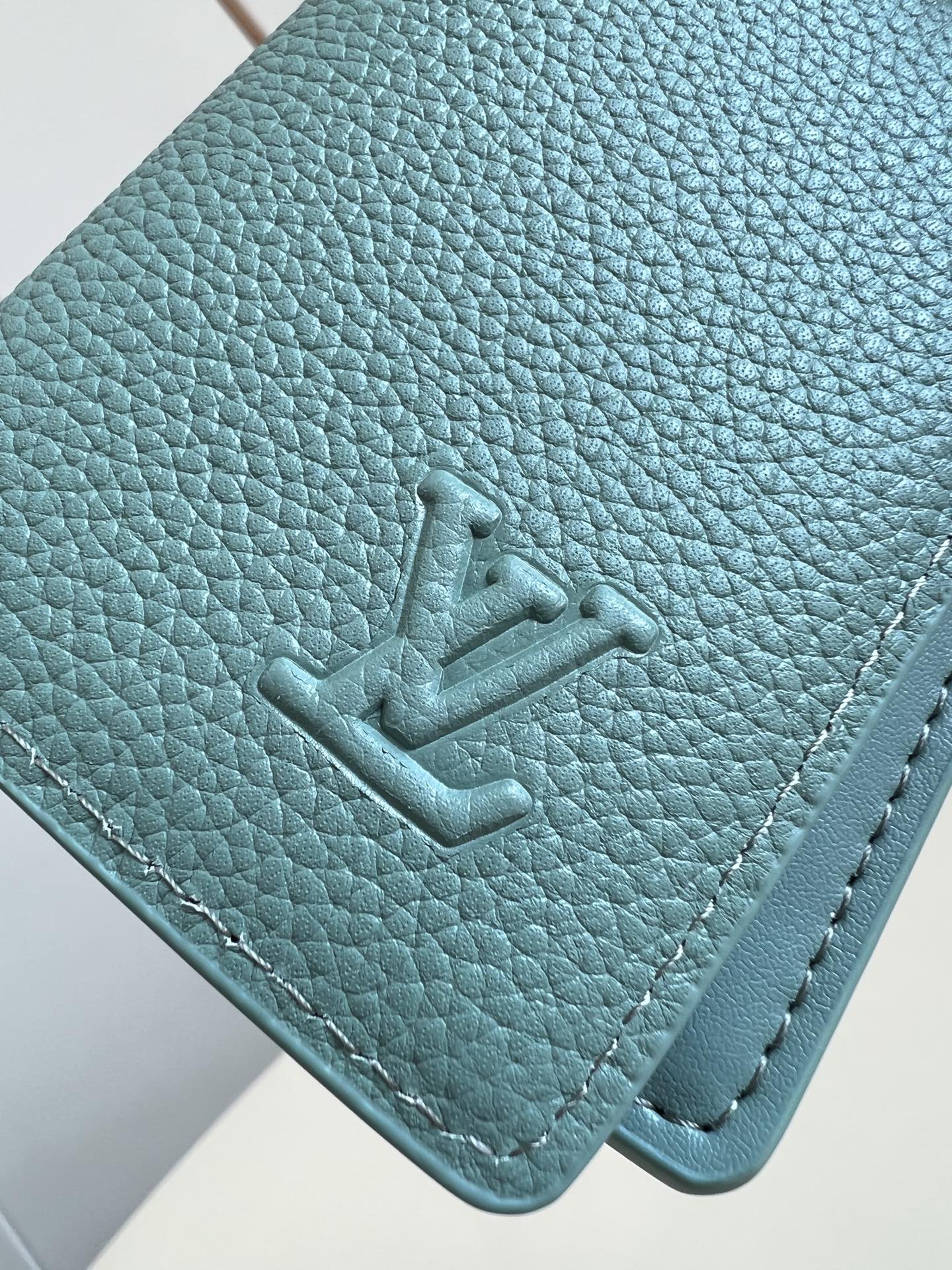 【顶级原单 M25953青 】本款口袋钱夹取材 Brushed Monogram 皮革，呈现褪色效果 M