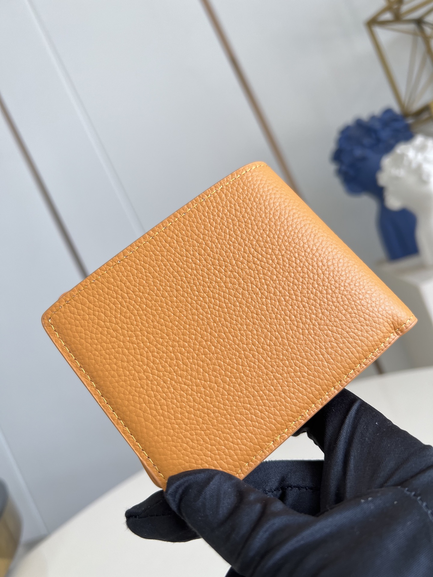 【顶级原单 M25946黄 】Multiple 钱包采用 Monogram 帆布制造，设有多个口袋，可供