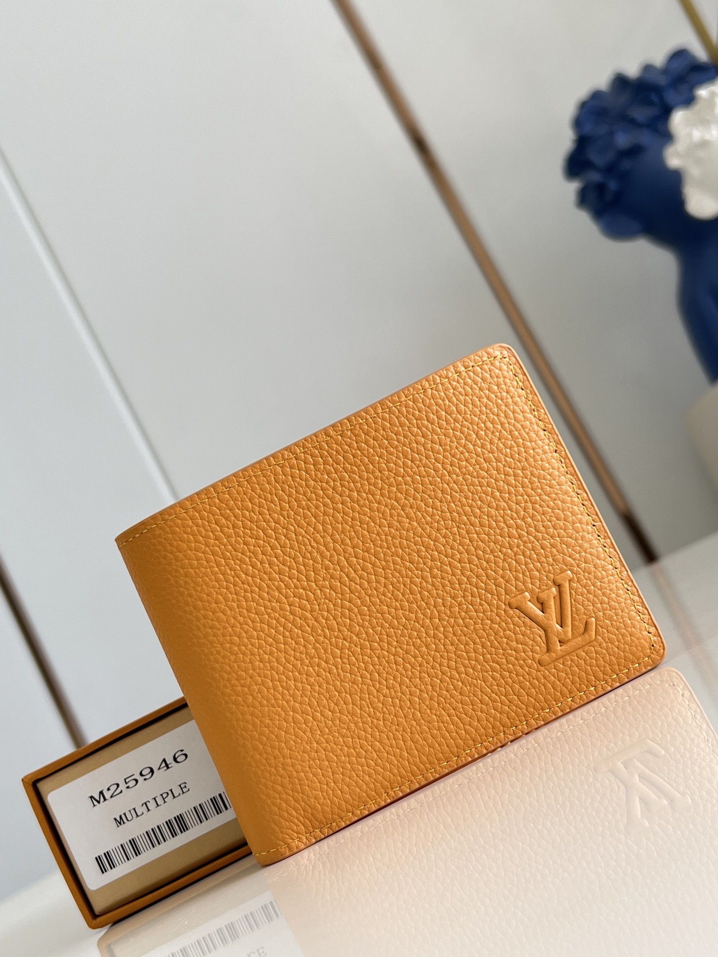 【顶级原单 M25946黄 】Multiple 钱包采用 Monogram 帆布制造，设有多个口袋，可供