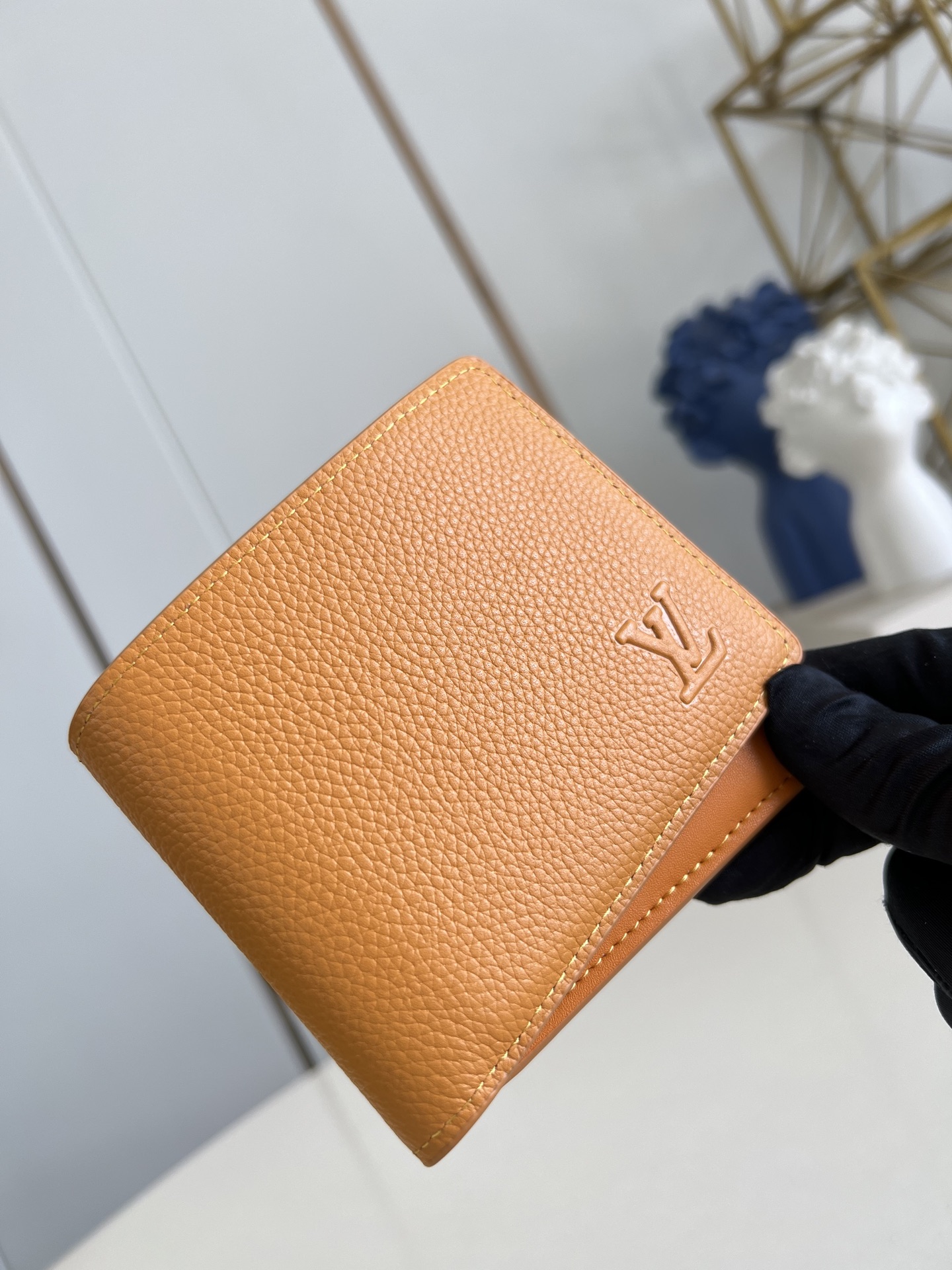 【顶级原单 M25946黄 】Multiple 钱包采用 Monogram 帆布制造，设有多个口袋，可供