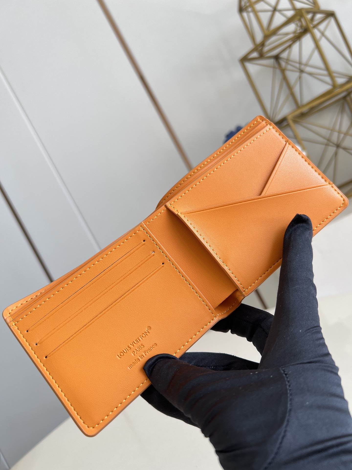 【顶级原单 M25946黄 】Multiple 钱包采用 Monogram 帆布制造，设有多个口袋，可供