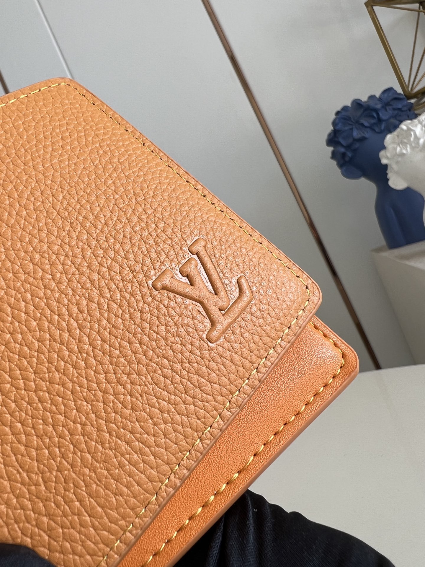 【顶级原单 M25946黄 】Multiple 钱包采用 Monogram 帆布制造，设有多个口袋，可供