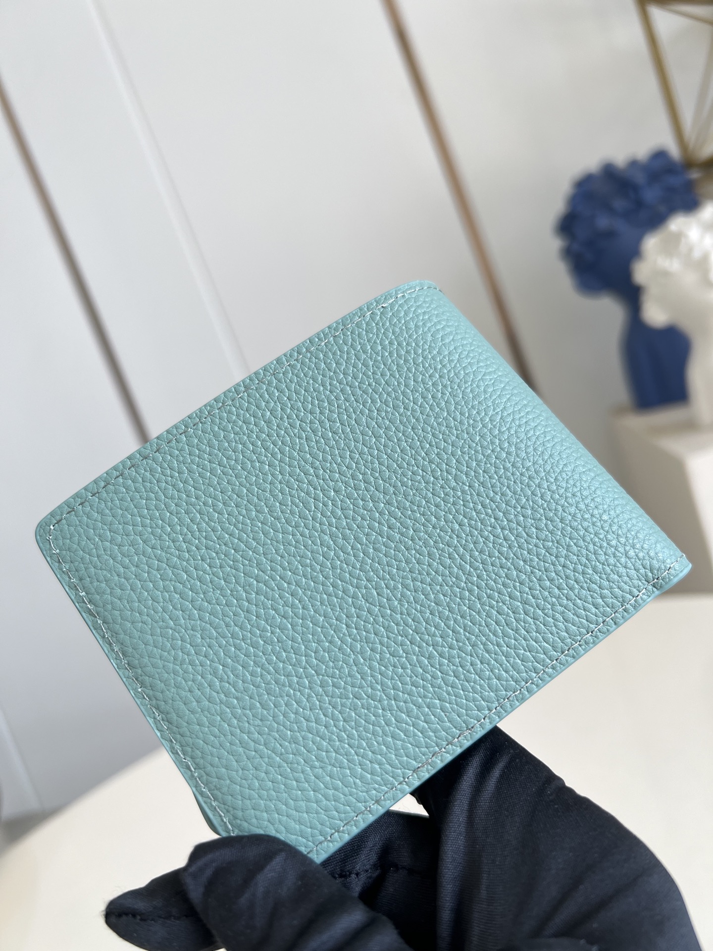 【顶级原单 M25945青 】Multiple 钱包采用 Monogram 帆布制造，设有多个口袋，可供