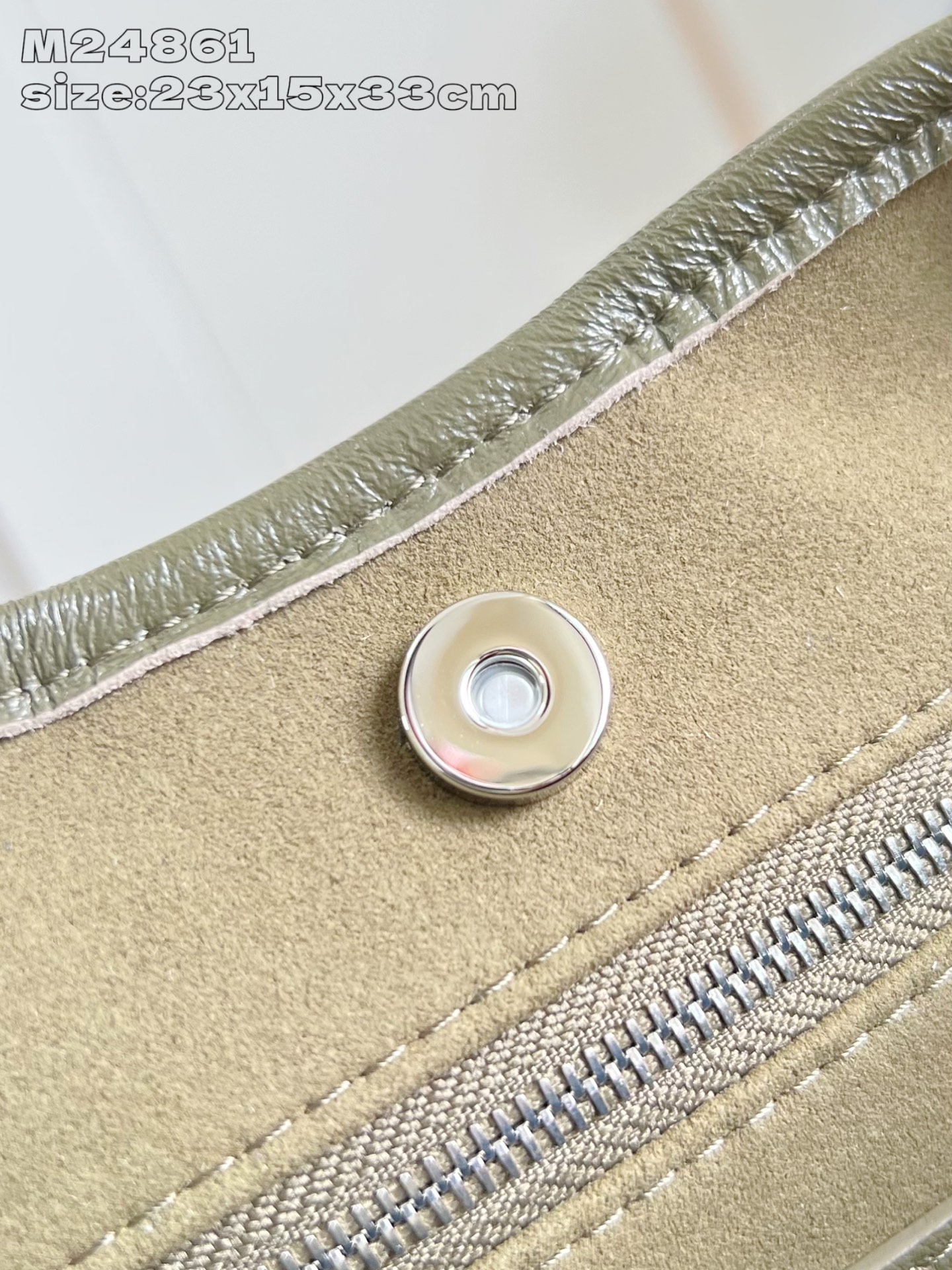 【顶级原单 M24861绿 】 本款 CarryAll Cargo Vibe 小号手袋为羊皮革浸染素雅色