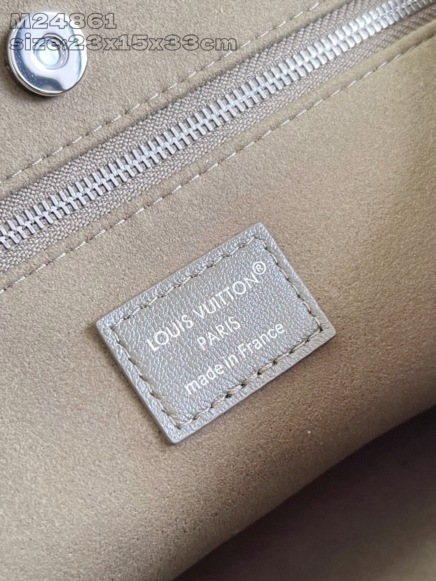 【顶级原单 M24861绿 】 本款 CarryAll Cargo Vibe 小号手袋为羊皮革浸染素雅色