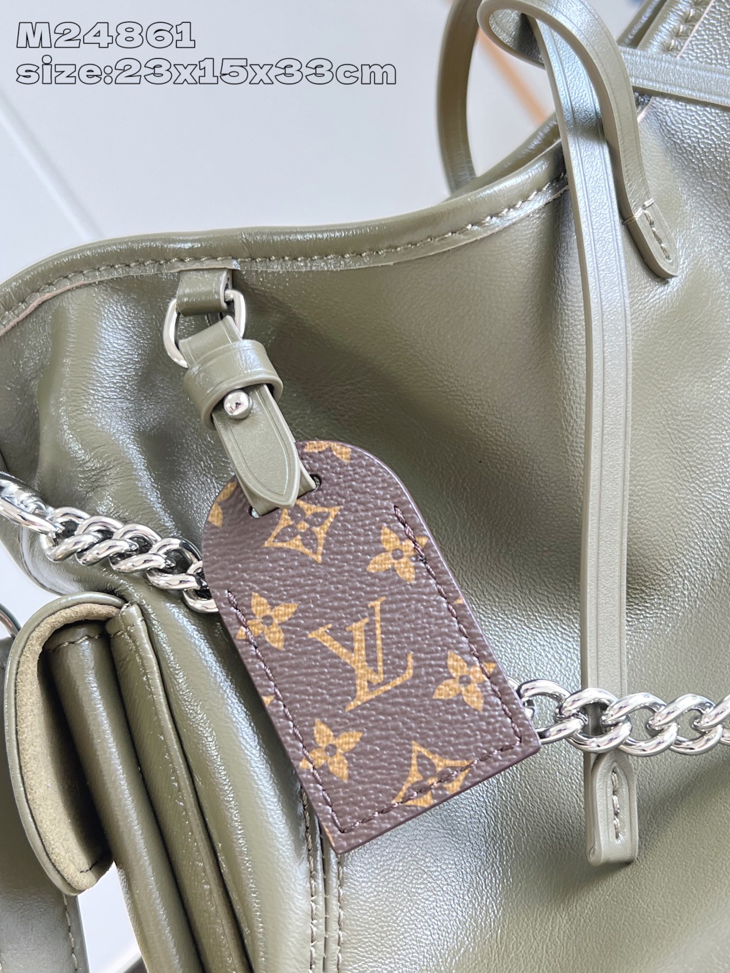 【顶级原单 M24861绿 】 本款 CarryAll Cargo Vibe 小号手袋为羊皮革浸染素雅色