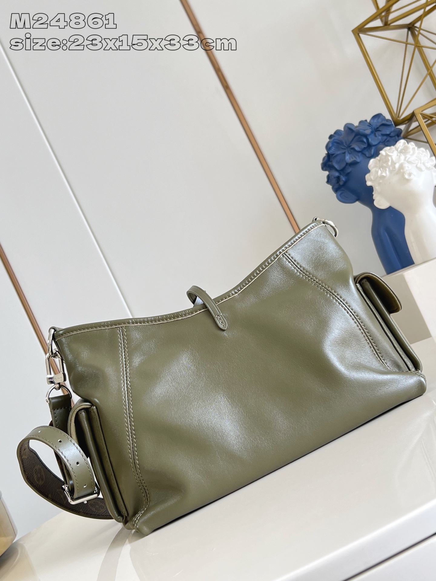 【顶级原单 M24861绿 】 本款 CarryAll Cargo Vibe 小号手袋为羊皮革浸染素雅色