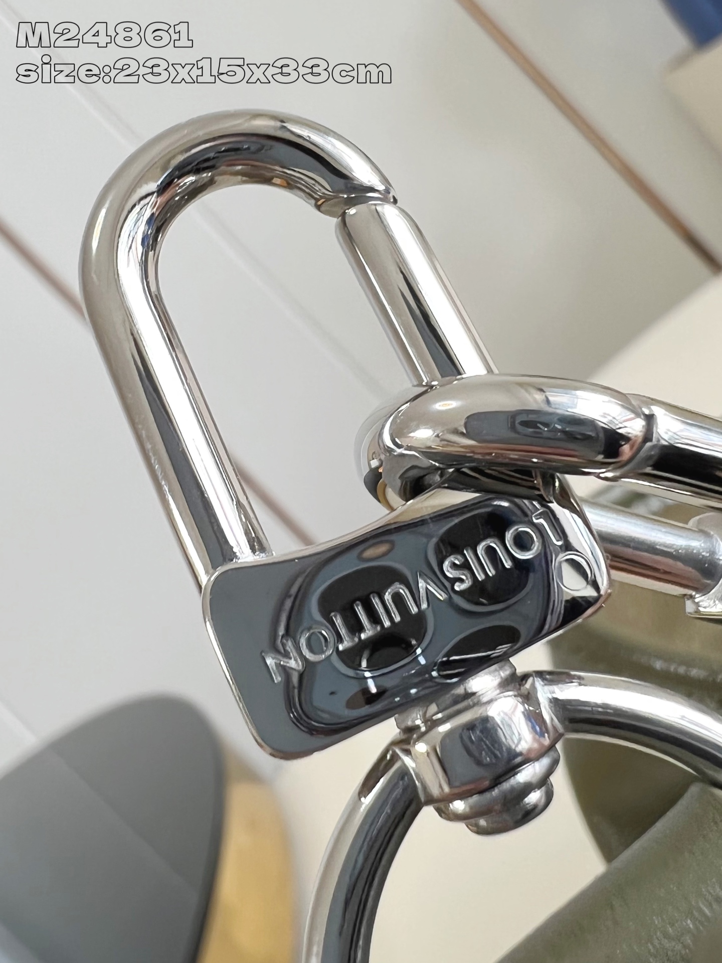 【顶级原单 M24861绿 】 本款 CarryAll Cargo Vibe 小号手袋为羊皮革浸染素雅色