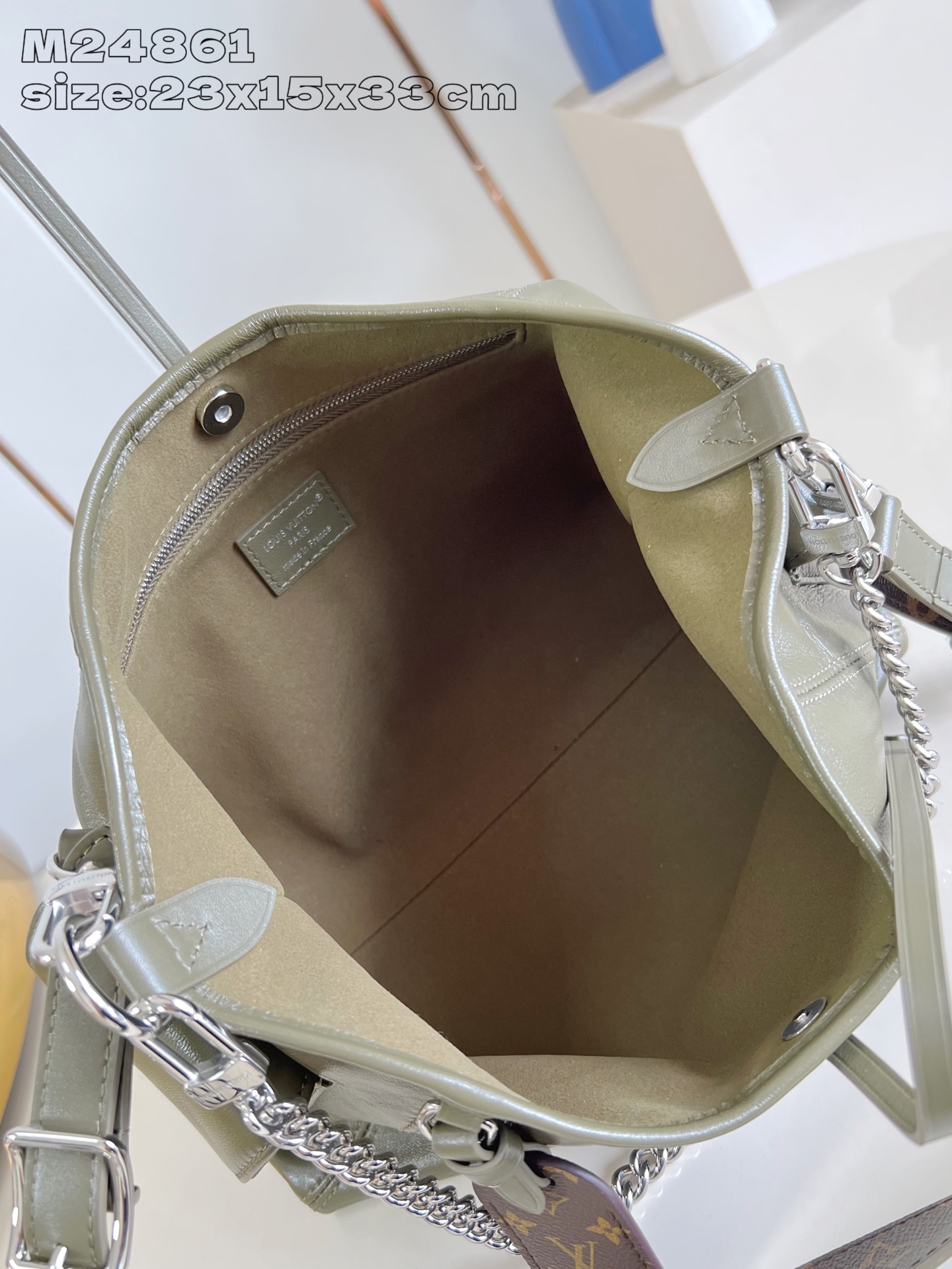 【顶级原单 M24861绿 】 本款 CarryAll Cargo Vibe 小号手袋为羊皮革浸染素雅色