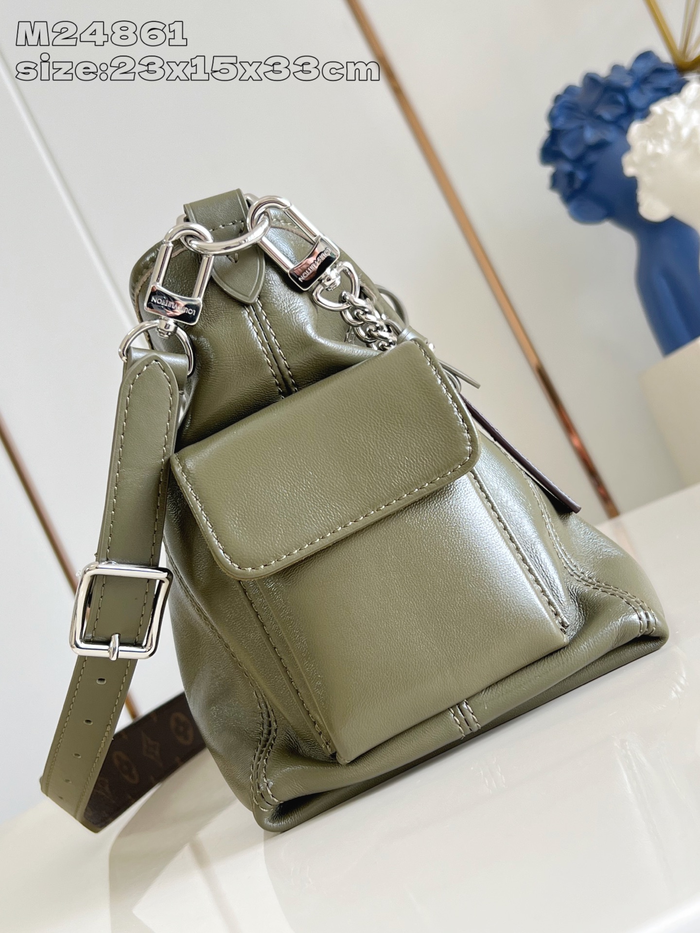 【顶级原单 M24861绿 】 本款 CarryAll Cargo Vibe 小号手袋为羊皮革浸染素雅色