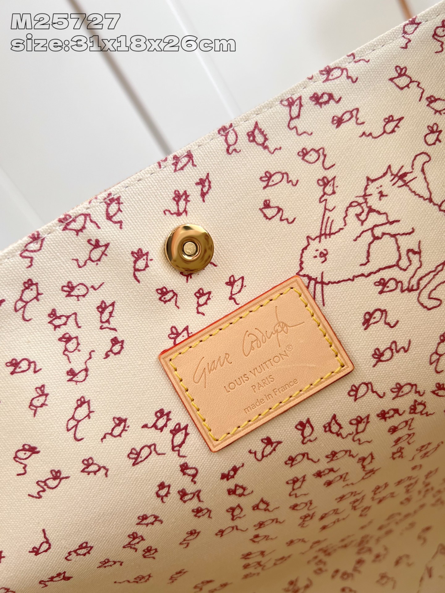 【顶级原单 M25727 】本款 All In 大号手袋出自 LV Travels With 系列，以 