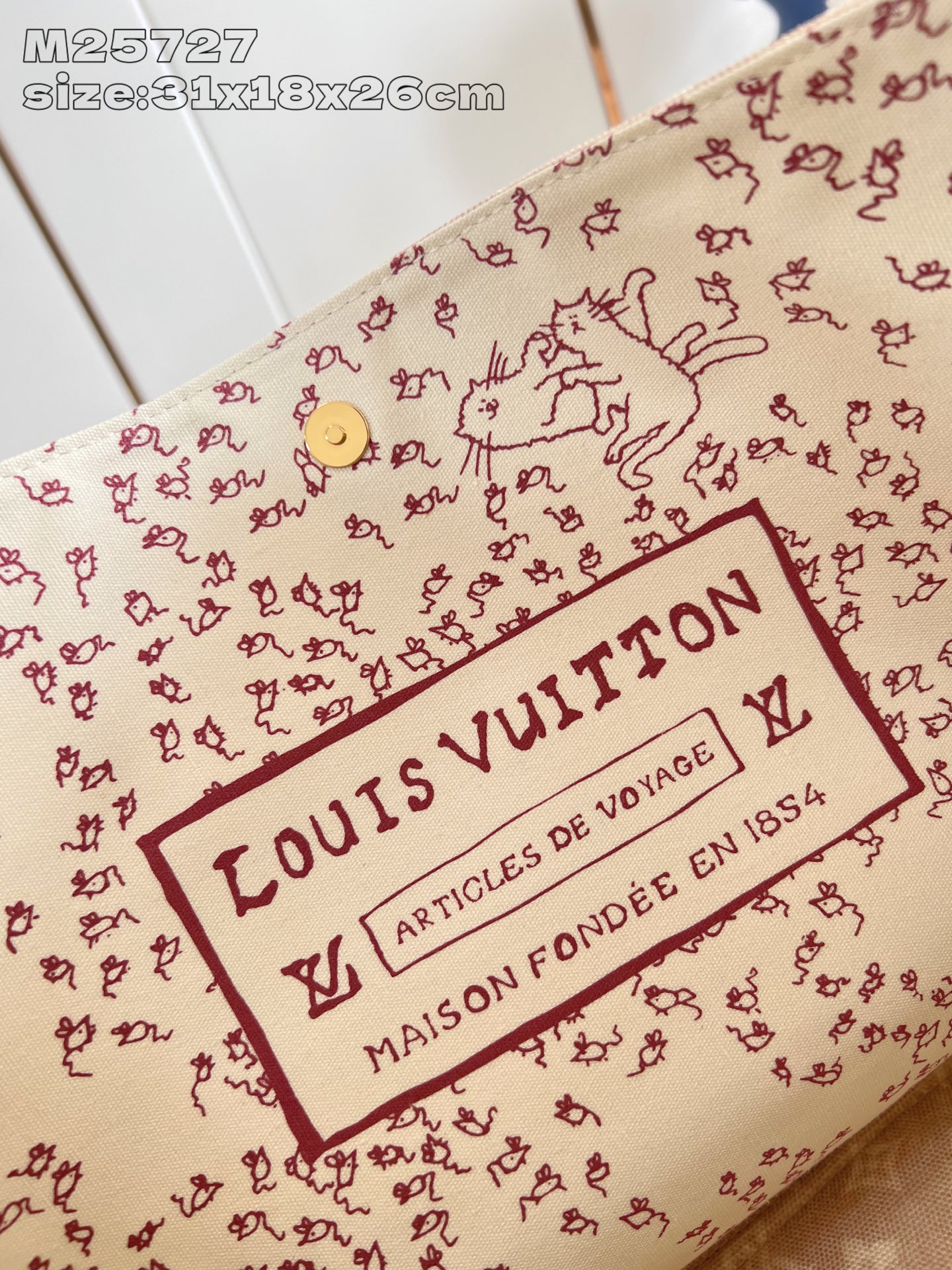 【顶级原单 M25727 】本款 All In 大号手袋出自 LV Travels With 系列，以 