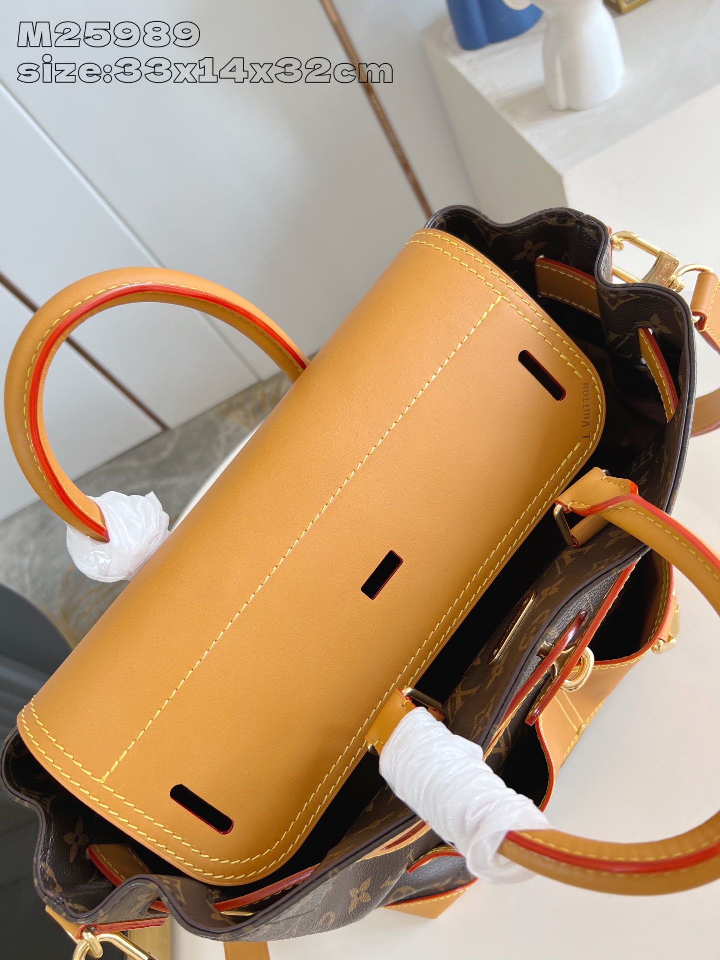 【顶级原单 M25989 】本款 Steamer 30 手袋出自 Pharrell Williams 之