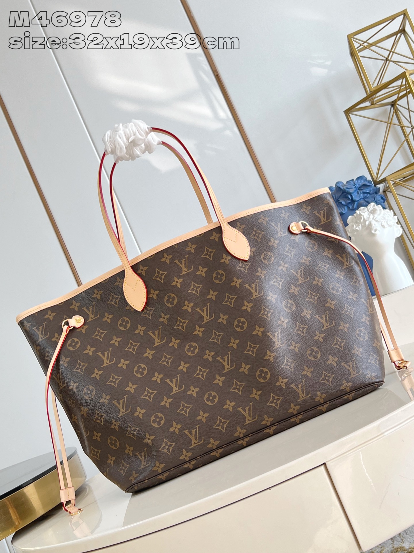 【顶级原单 M46978 】本款 Neverfull 大号托特包为柔软 Monogram 帆布勾勒牛皮革