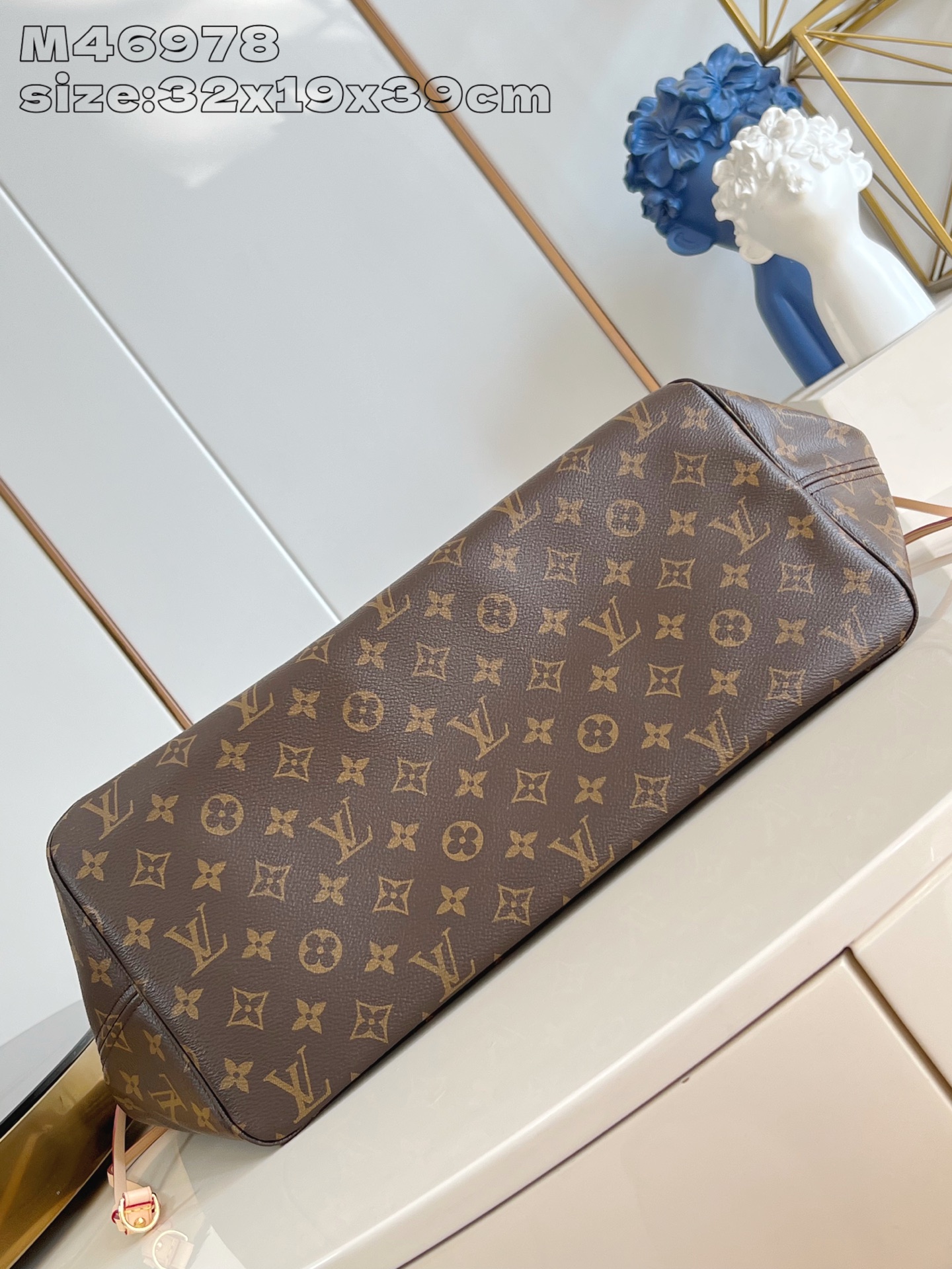【顶级原单 M46978 】本款 Neverfull 大号托特包为柔软 Monogram 帆布勾勒牛皮革