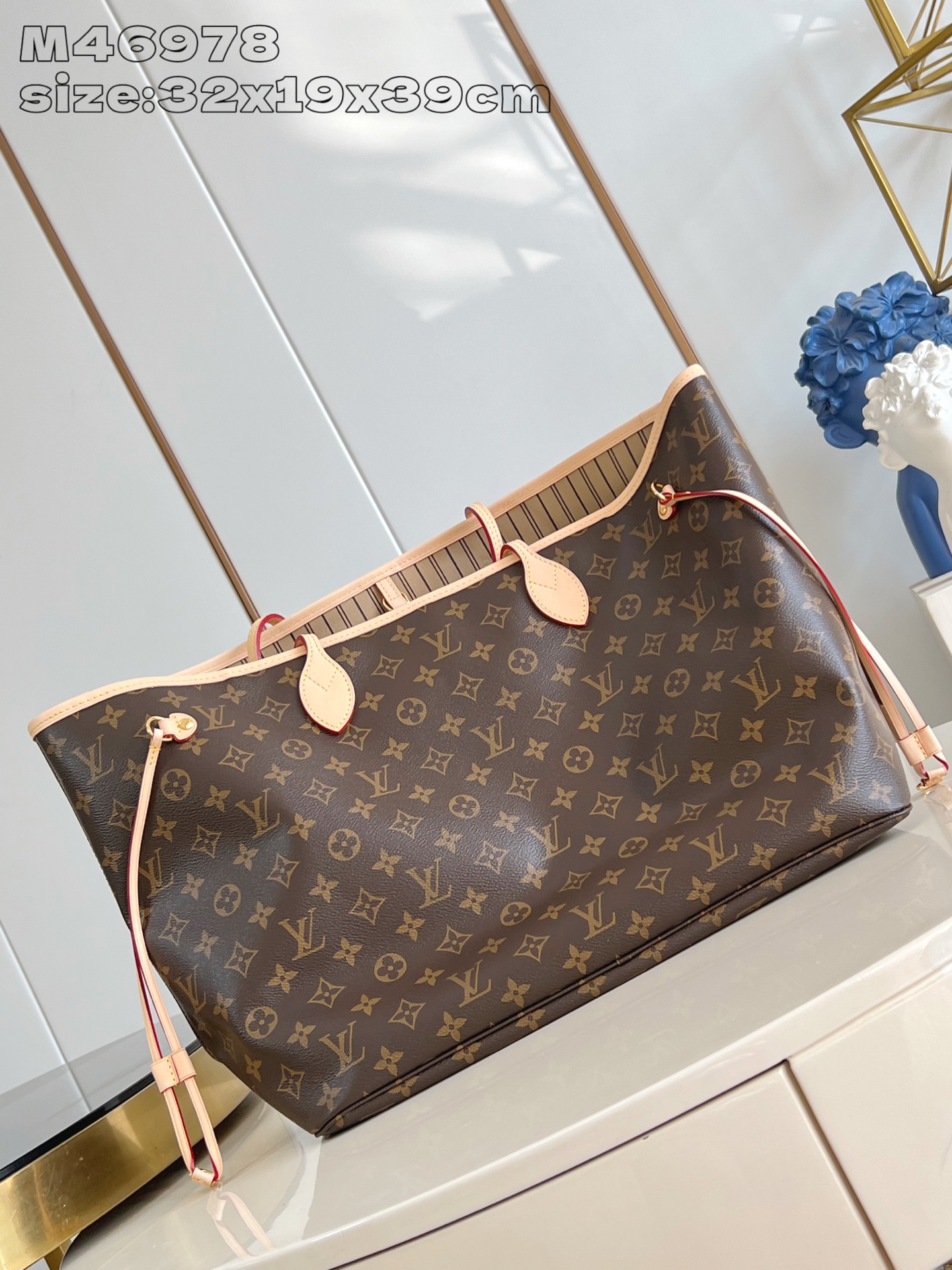 【顶级原单 M46978 】本款 Neverfull 大号托特包为柔软 Monogram 帆布勾勒牛皮革