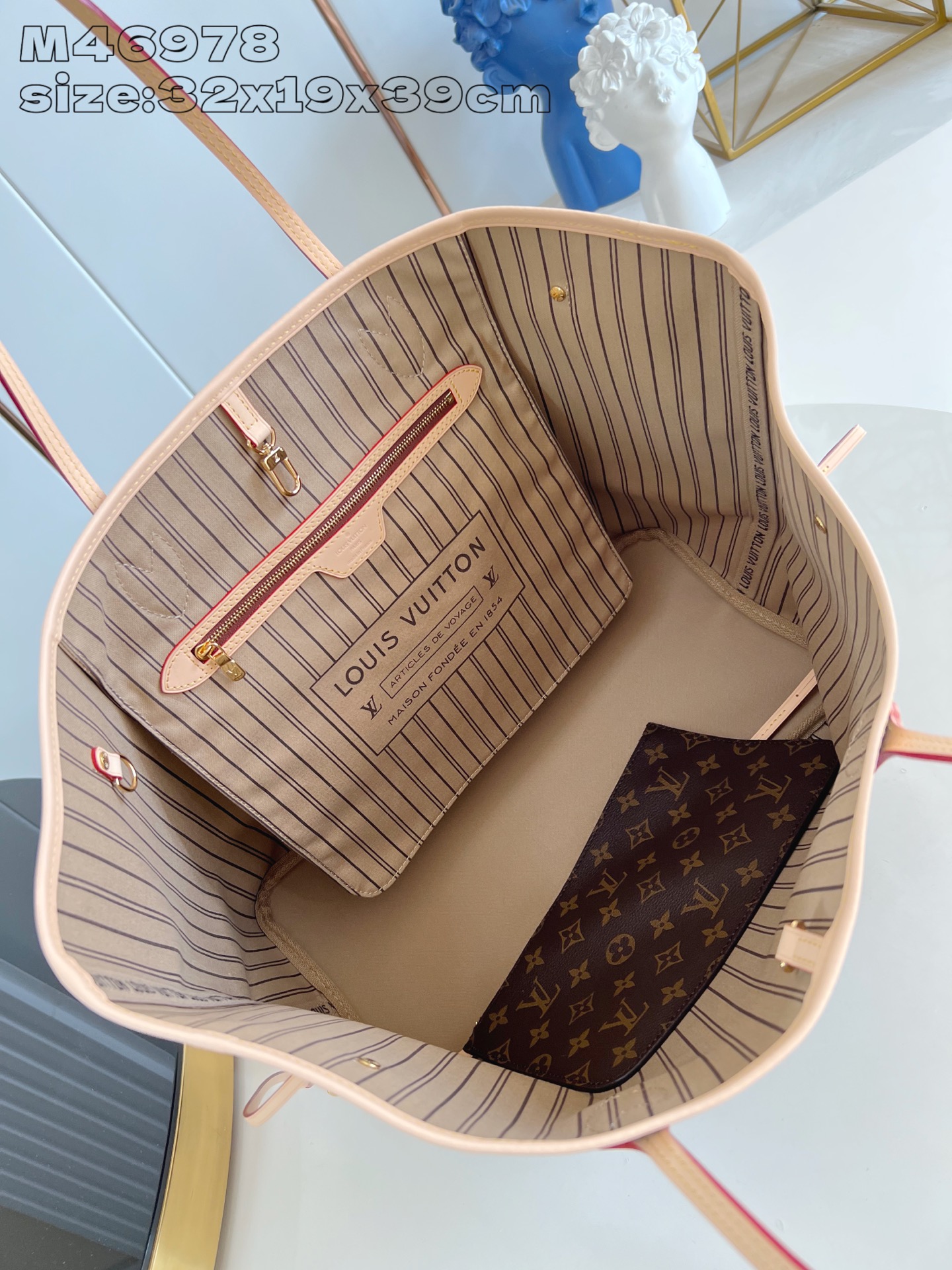 【顶级原单 M46978 】本款 Neverfull 大号托特包为柔软 Monogram 帆布勾勒牛皮革