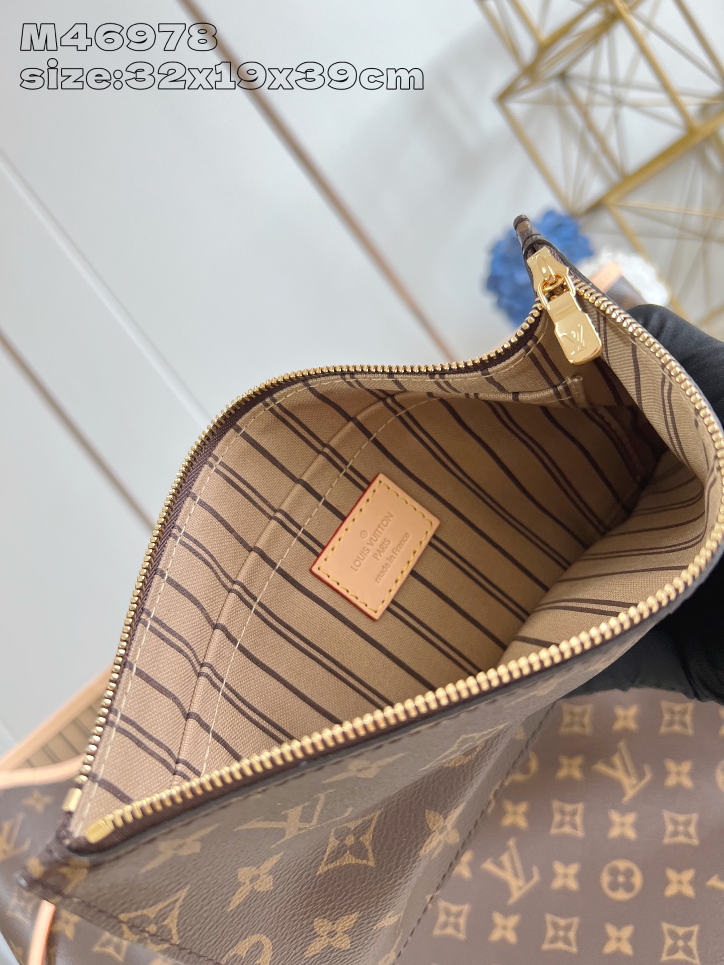 【顶级原单 M46978 】本款 Neverfull 大号托特包为柔软 Monogram 帆布勾勒牛皮革