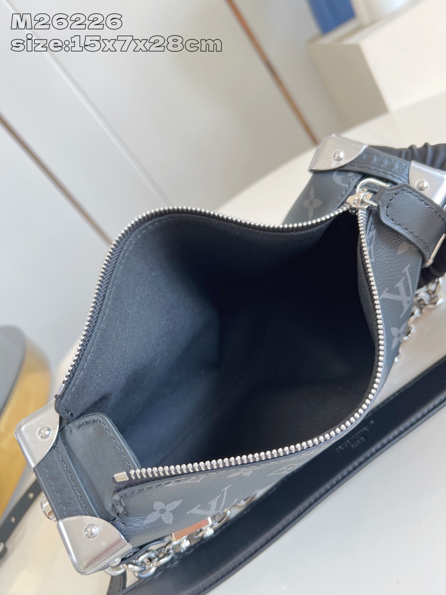 【顶级原单 M26226 】Side Trunk 系列推出 East West 版本，以 Monogra