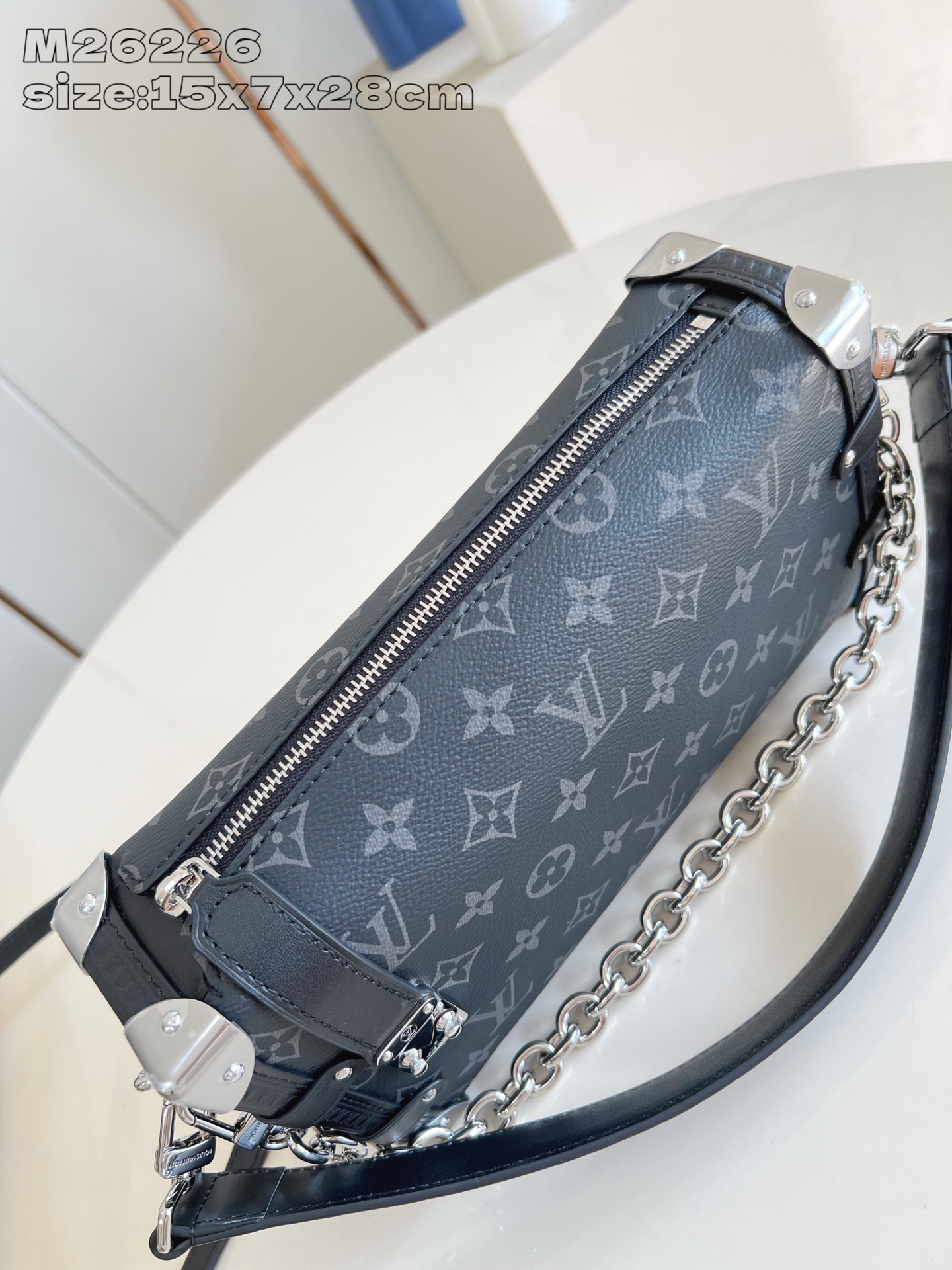 【顶级原单 M26226 】Side Trunk 系列推出 East West 版本，以 Monogra