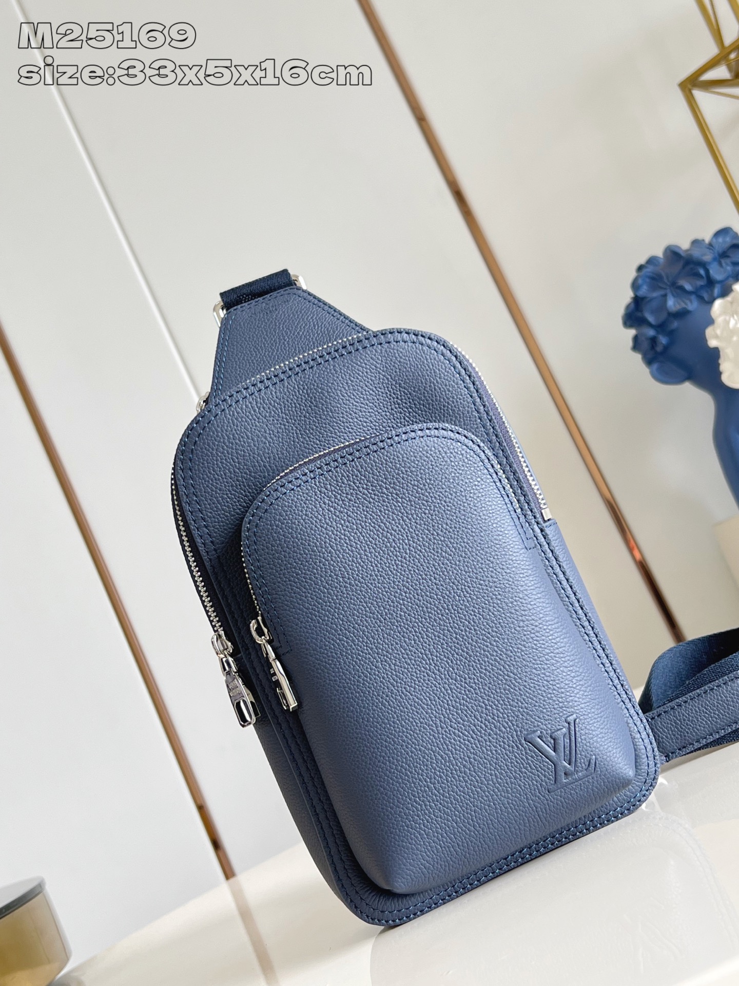 【顶级原单 M25169 】本款 Avenue 小号单肩包选用 Monogram Eclipse 涂层帆