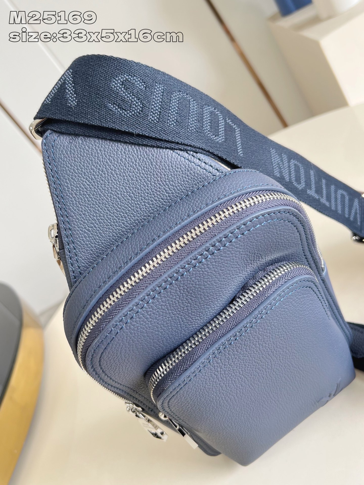 【顶级原单 M25169 】本款 Avenue 小号单肩包选用 Monogram Eclipse 涂层帆