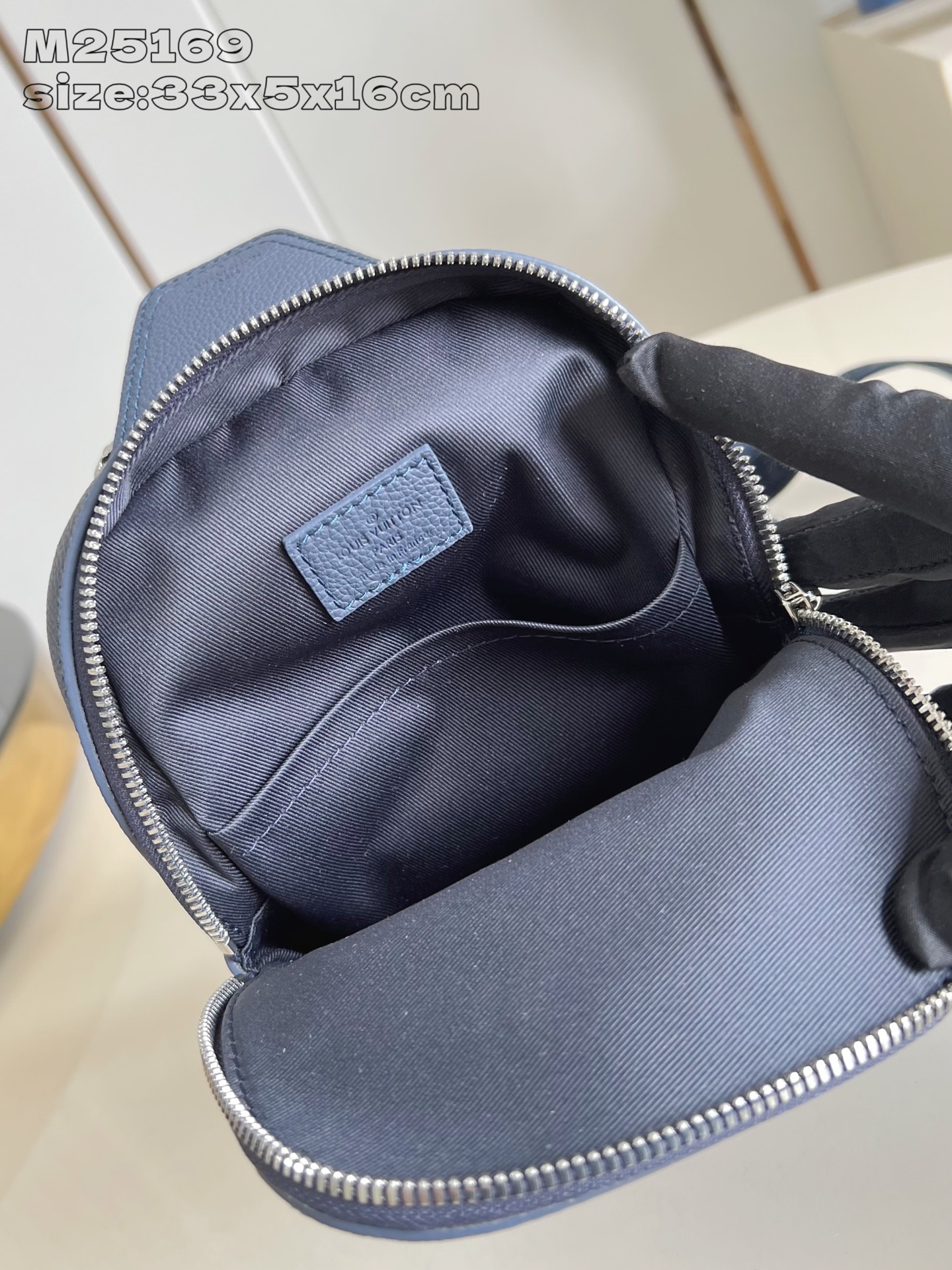 【顶级原单 M25169 】本款 Avenue 小号单肩包选用 Monogram Eclipse 涂层帆