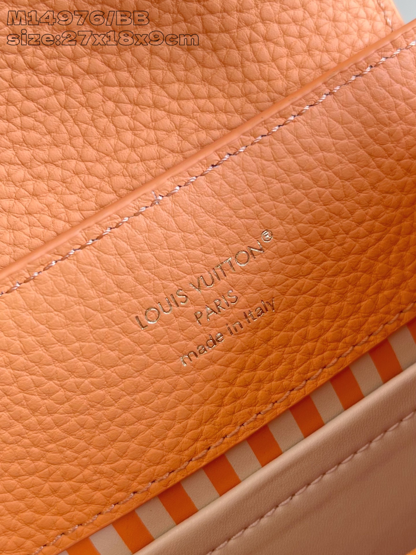 【顶级原单 M14976土黄/小号 】這款Ivy系列的Capucines BB綴有手繪琺瑯花卉圖案裝飾，