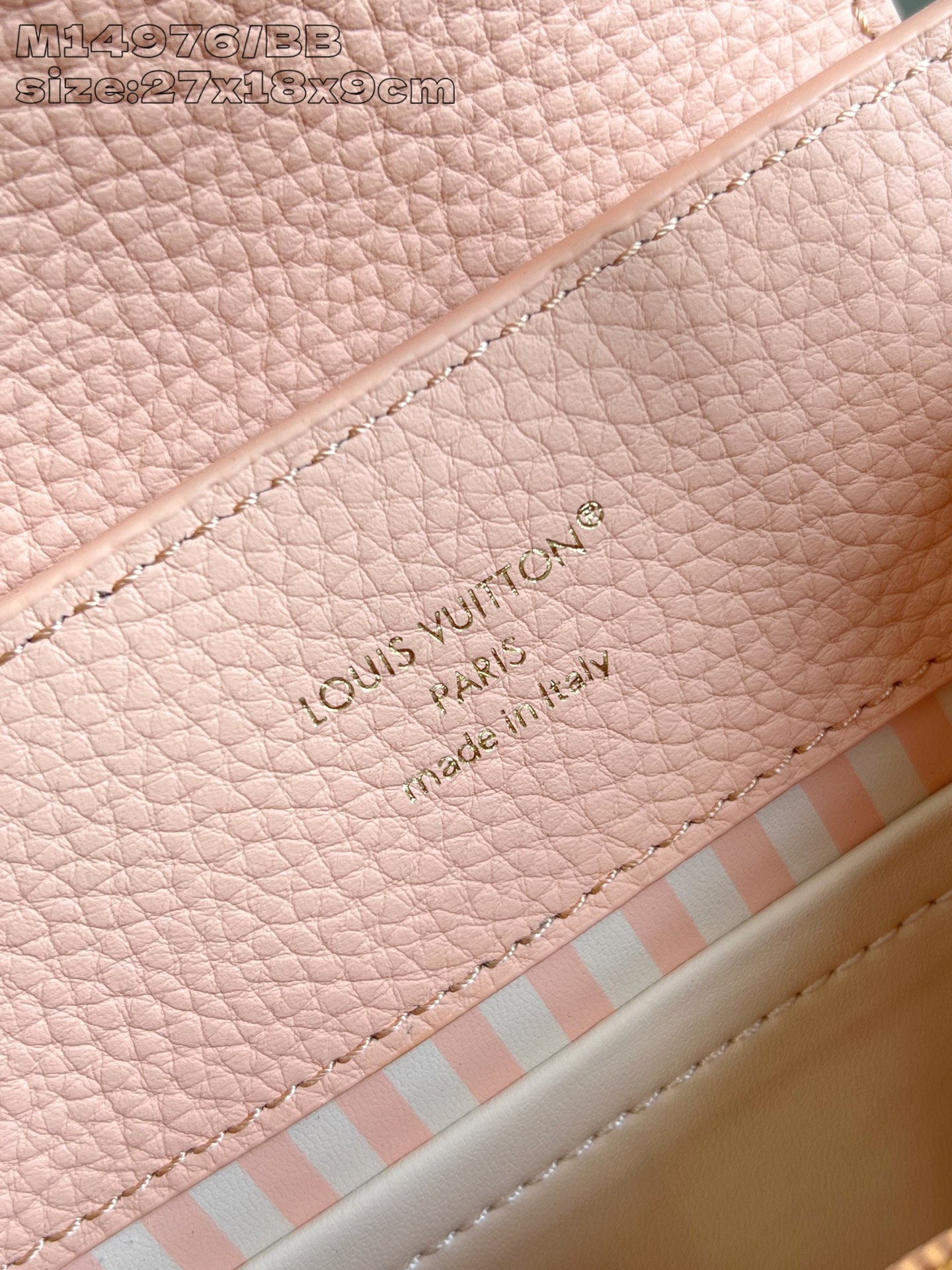 【顶级原单 M14976裸粉/小号 】這款Ivy系列的Capucines BB綴有手繪琺瑯花卉圖案裝飾，