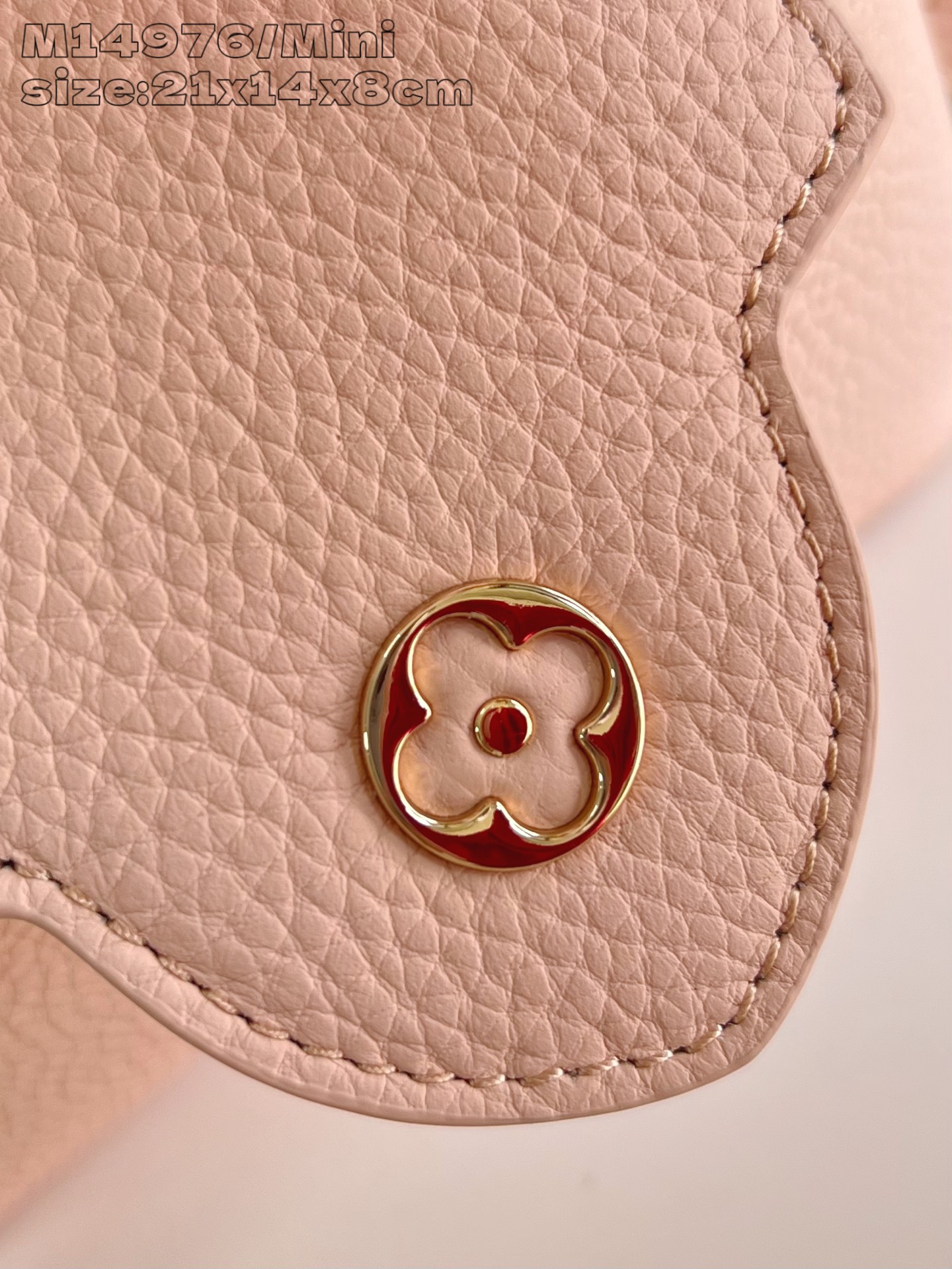 【顶级原单 M14976裸粉/迷你 】這款Ivy系列的Capucines Mini綴有手繪琺瑯花卉圖案裝