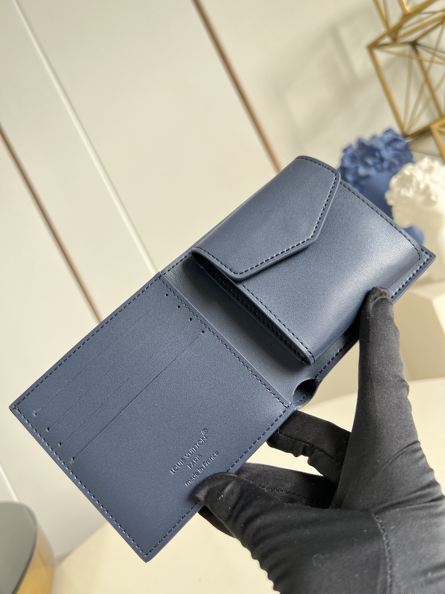 【顶级原单 M25982宝蓝 】Marco 钱包采用 Monogram 帆布制造，设有多个口袋，可供放置