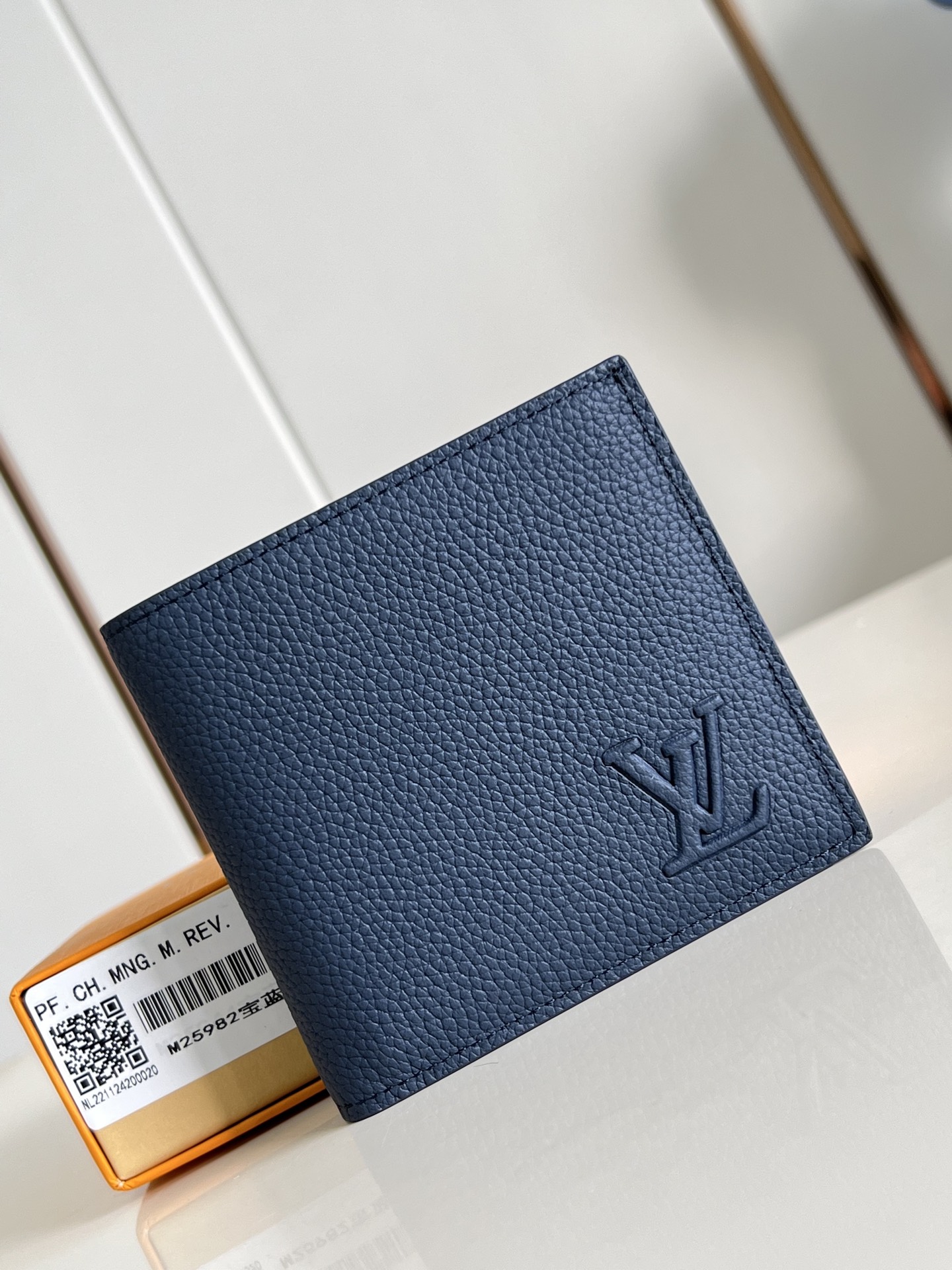 【顶级原单 M25982宝蓝 】Marco 钱包采用 Monogram 帆布制造，设有多个口袋，可供放置