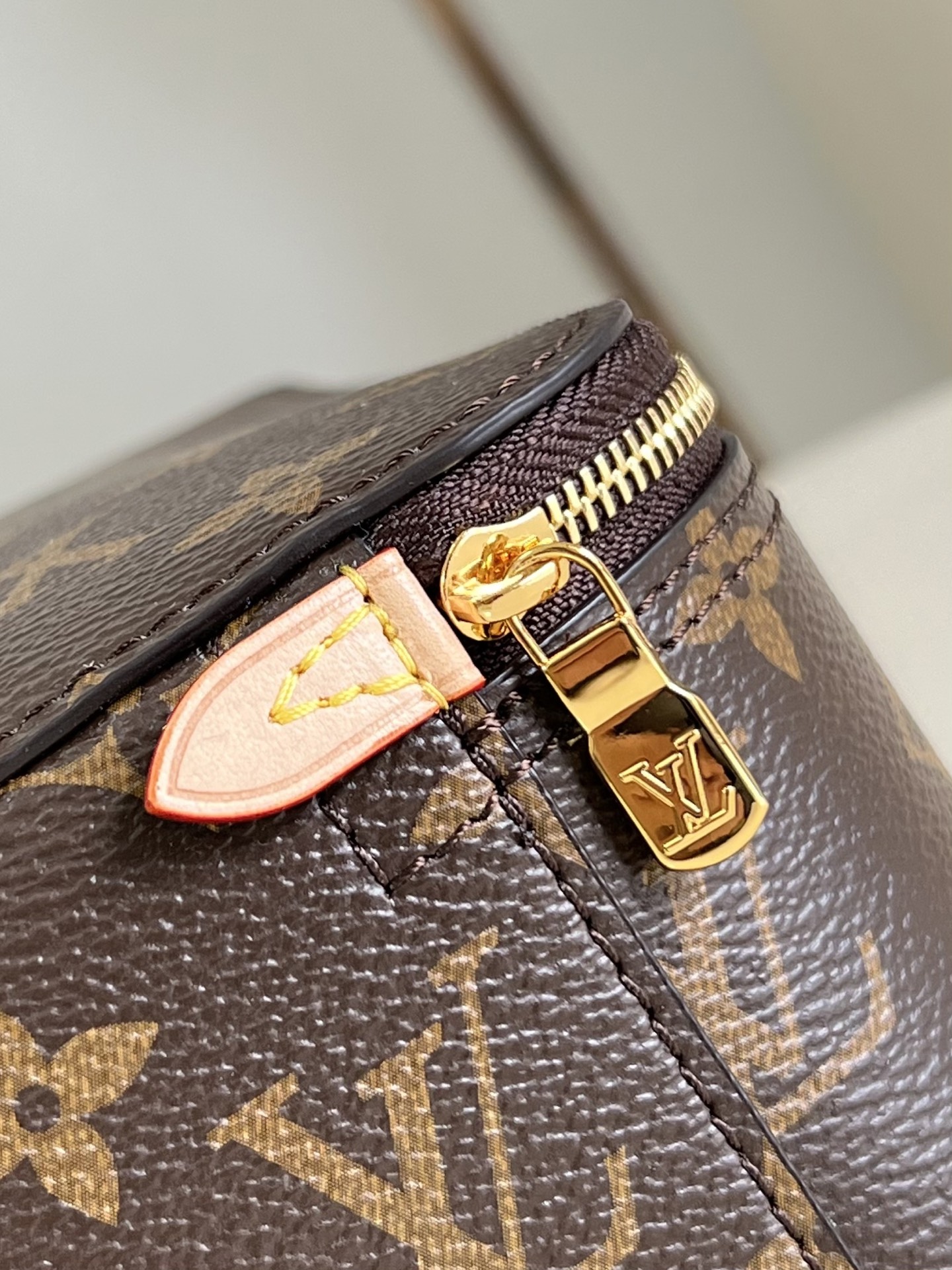 【顶级原单 M43690老花 】本款 Packing Cube 大号收纳包为路易威登收纳艺术新作，以 M