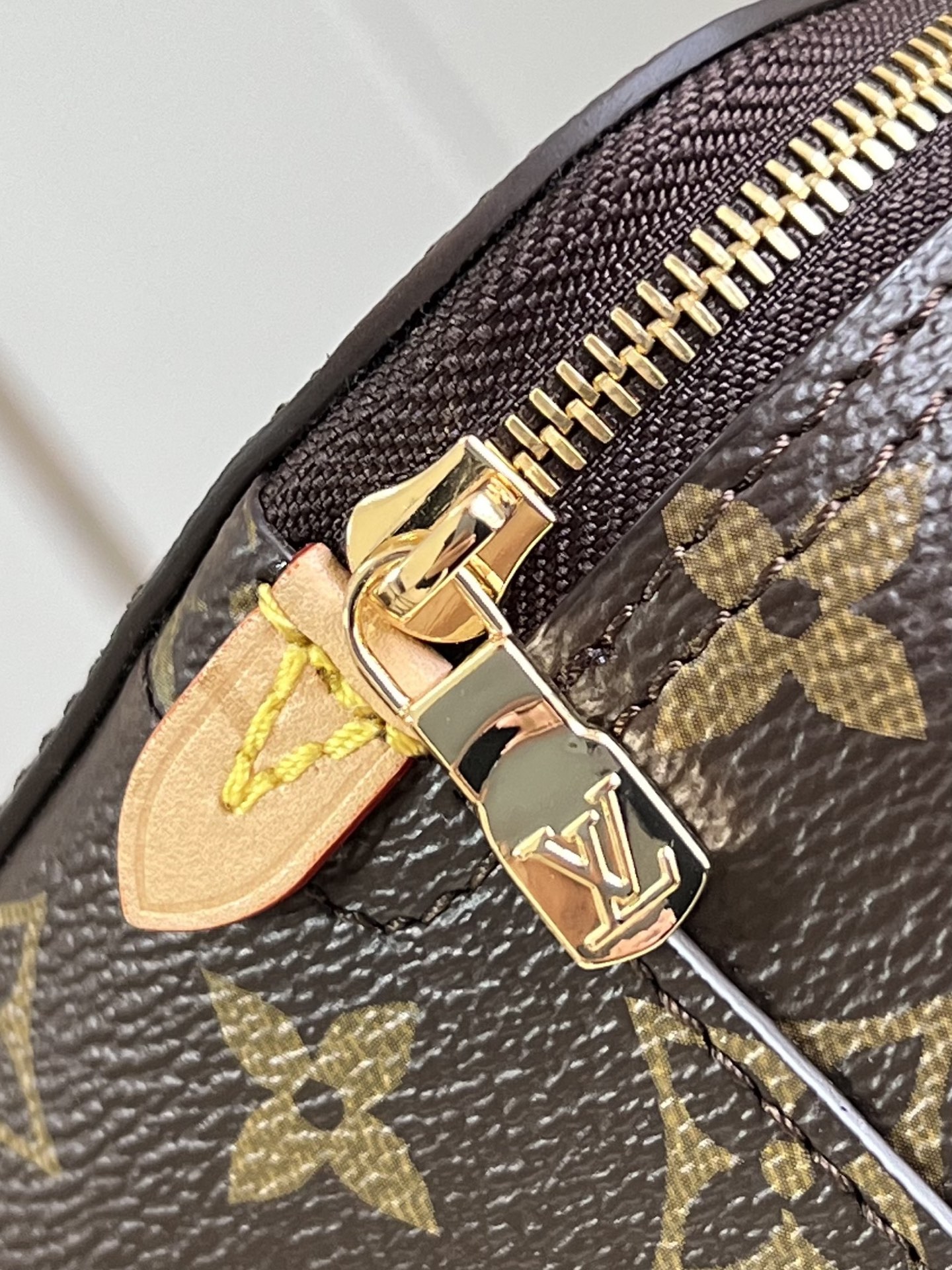 【顶级原单 M43689老花 】本款 Packing Cube 中号收纳包为路易威登收纳艺术新作，以 M