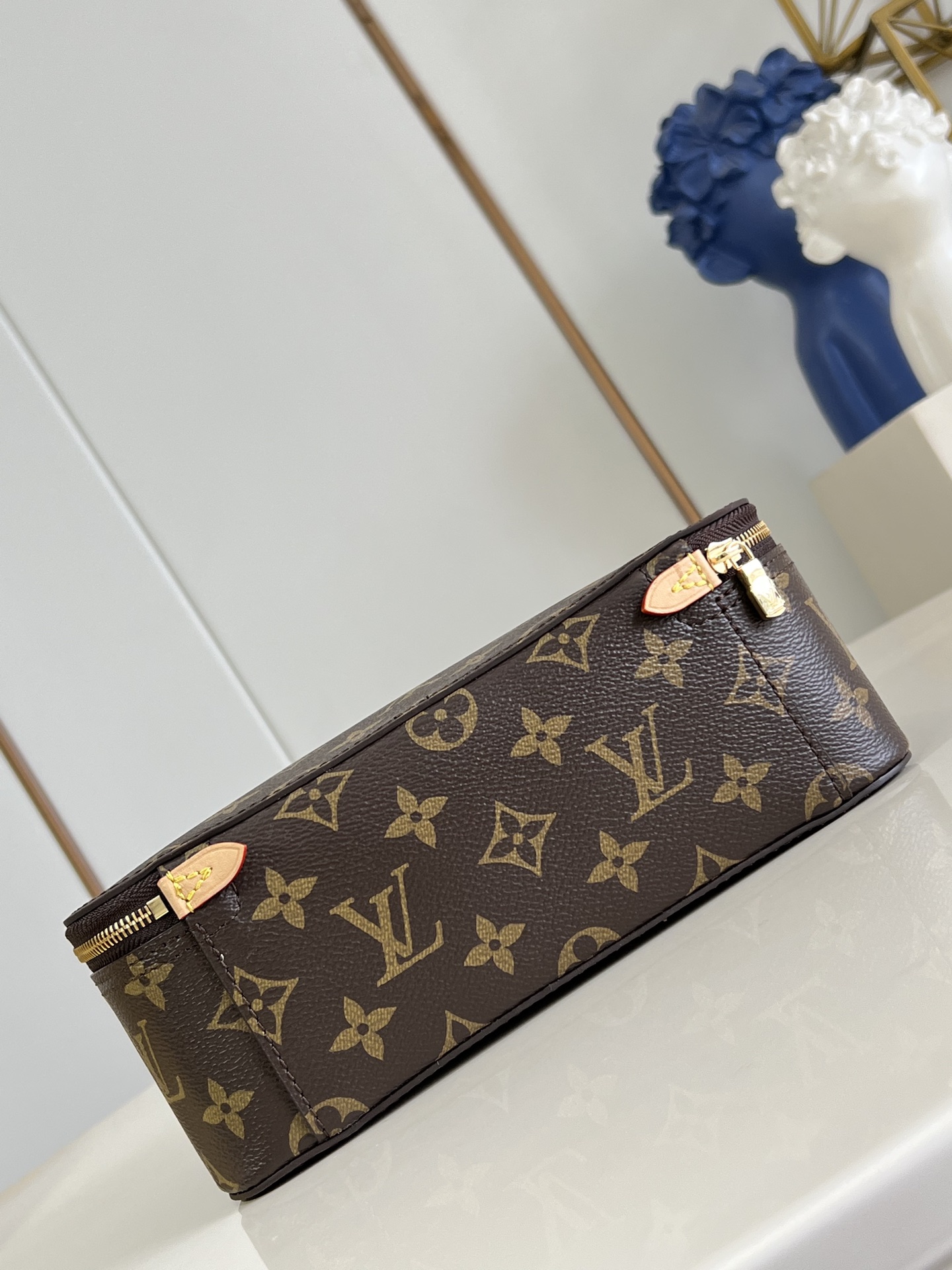 【顶级原单 M43689老花 】本款 Packing Cube 中号收纳包为路易威登收纳艺术新作，以 M