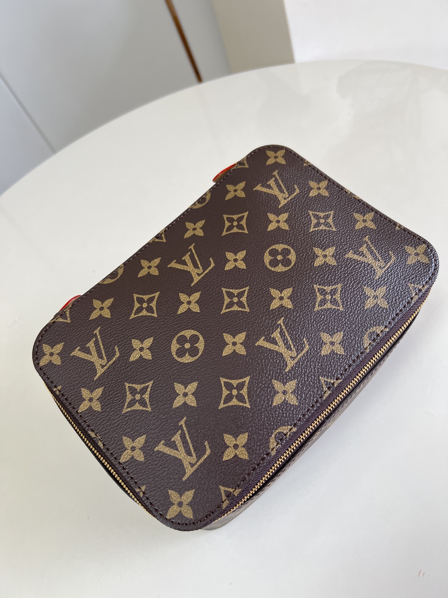 【顶级原单 M43689老花 】本款 Packing Cube 中号收纳包为路易威登收纳艺术新作，以 M