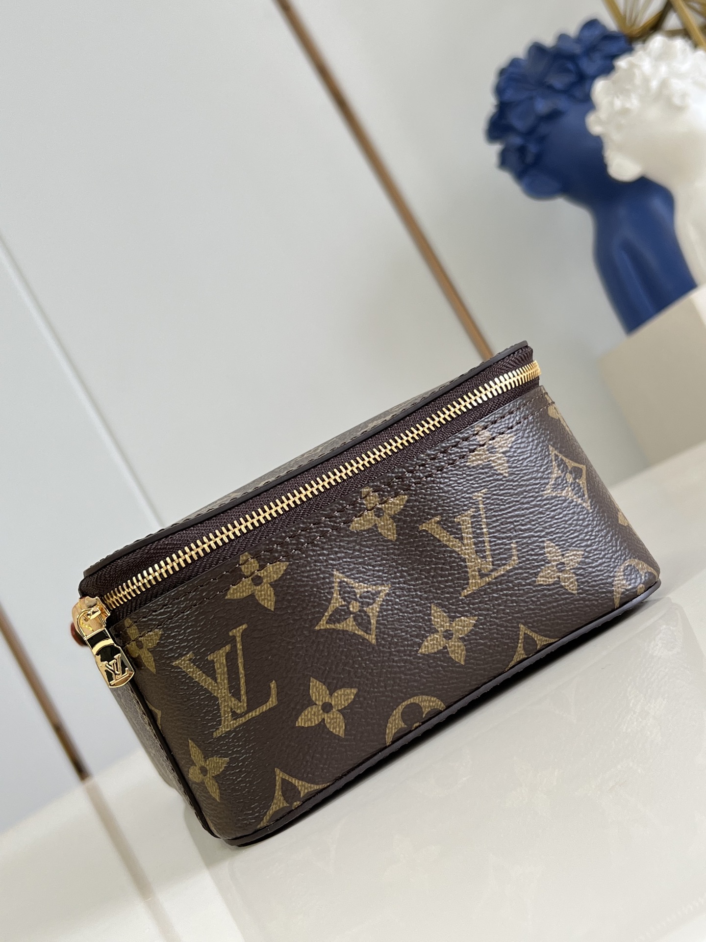 【顶级原单 M43689老花 】本款 Packing Cube 中号收纳包为路易威登收纳艺术新作，以 M