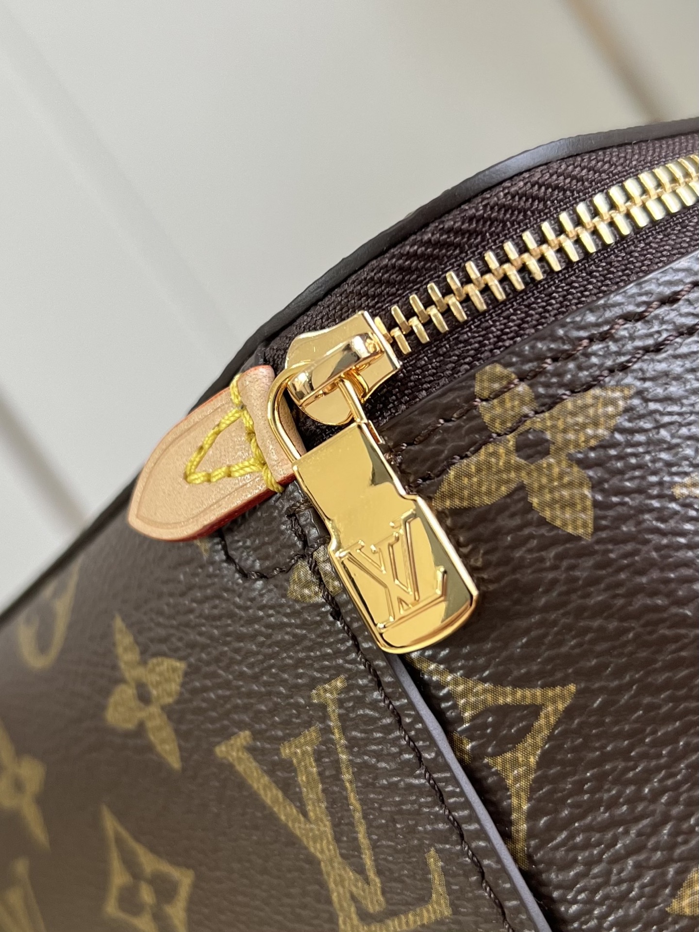 【顶级原单 M43688老花 】本款 Packing Cube 小号收纳包为路易威登收纳艺术新作，以 M