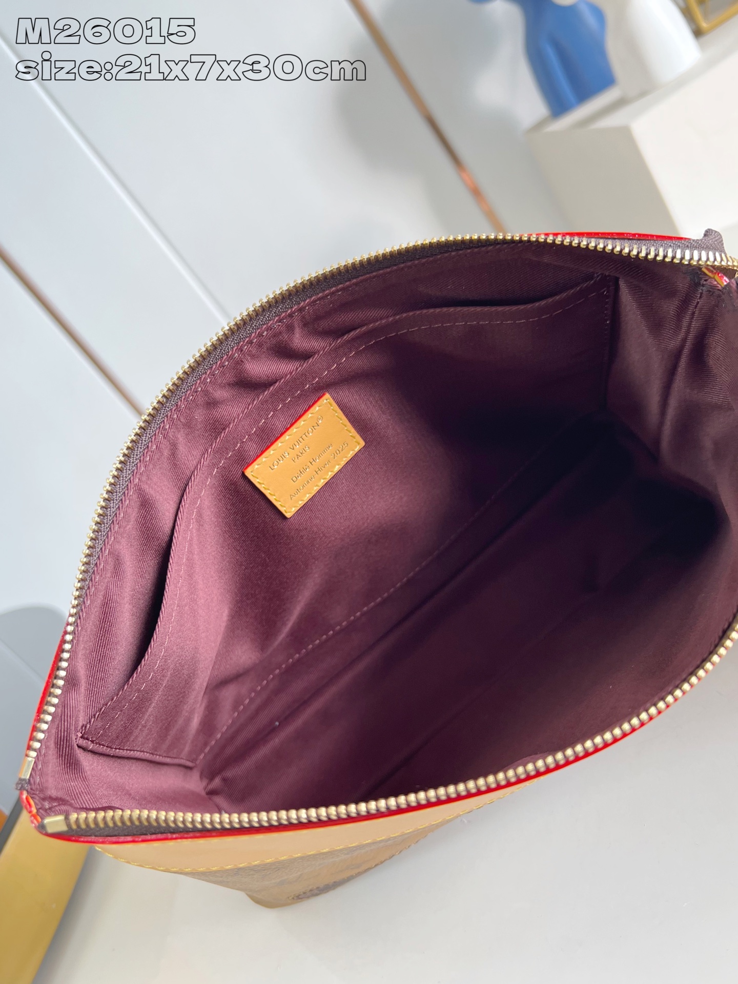 【顶级原单 M26015 】本款 Pochette Voyage Souple 手拿包取材经典 Mono