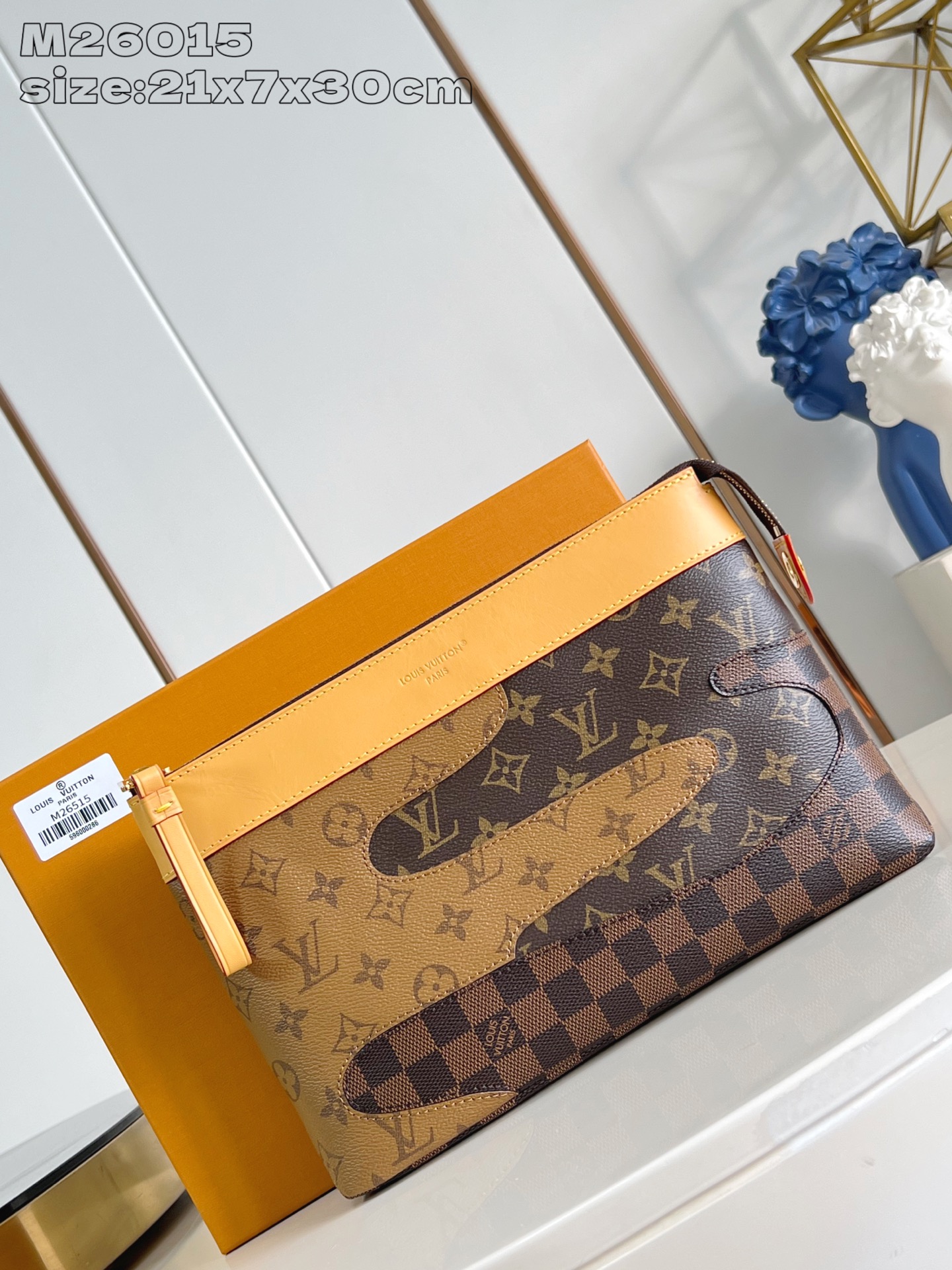 【顶级原单 M26015 】本款 Pochette Voyage Souple 手拿包取材经典 Mono