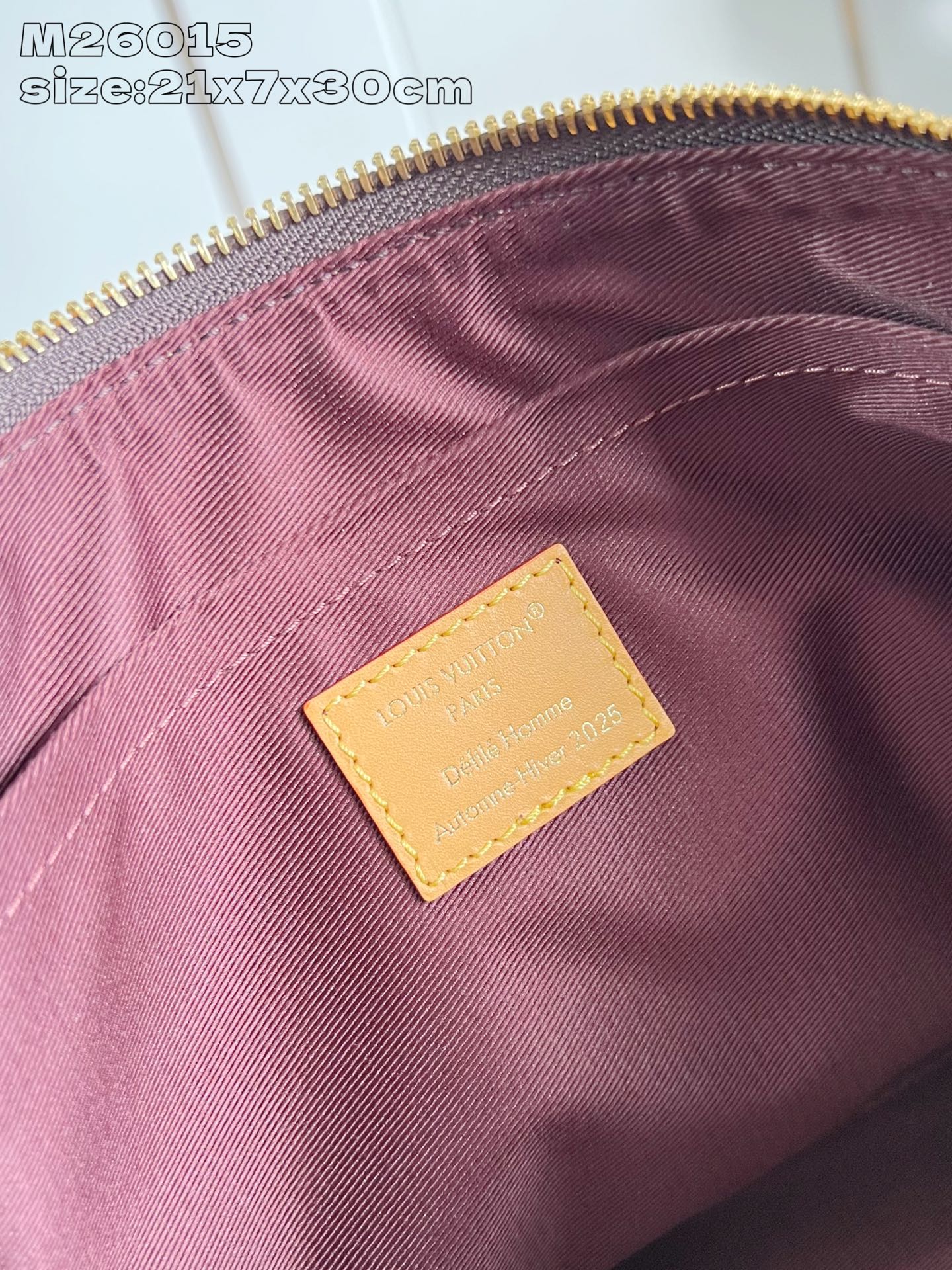 【顶级原单 M26015 】本款 Pochette Voyage Souple 手拿包取材经典 Mono