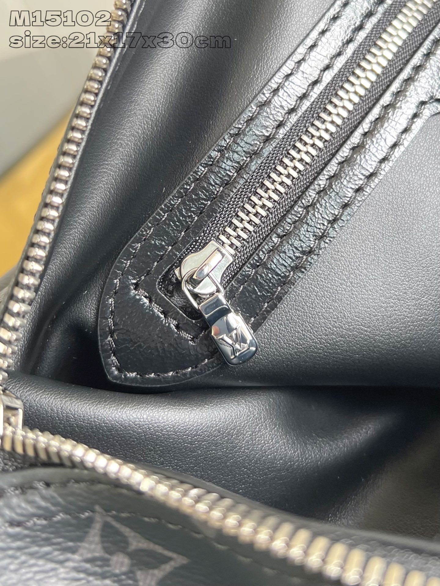 【顶级原单 M15102/全钢版 】本款 Speedy Soft 30 手袋出自 LV Ski 系列，以