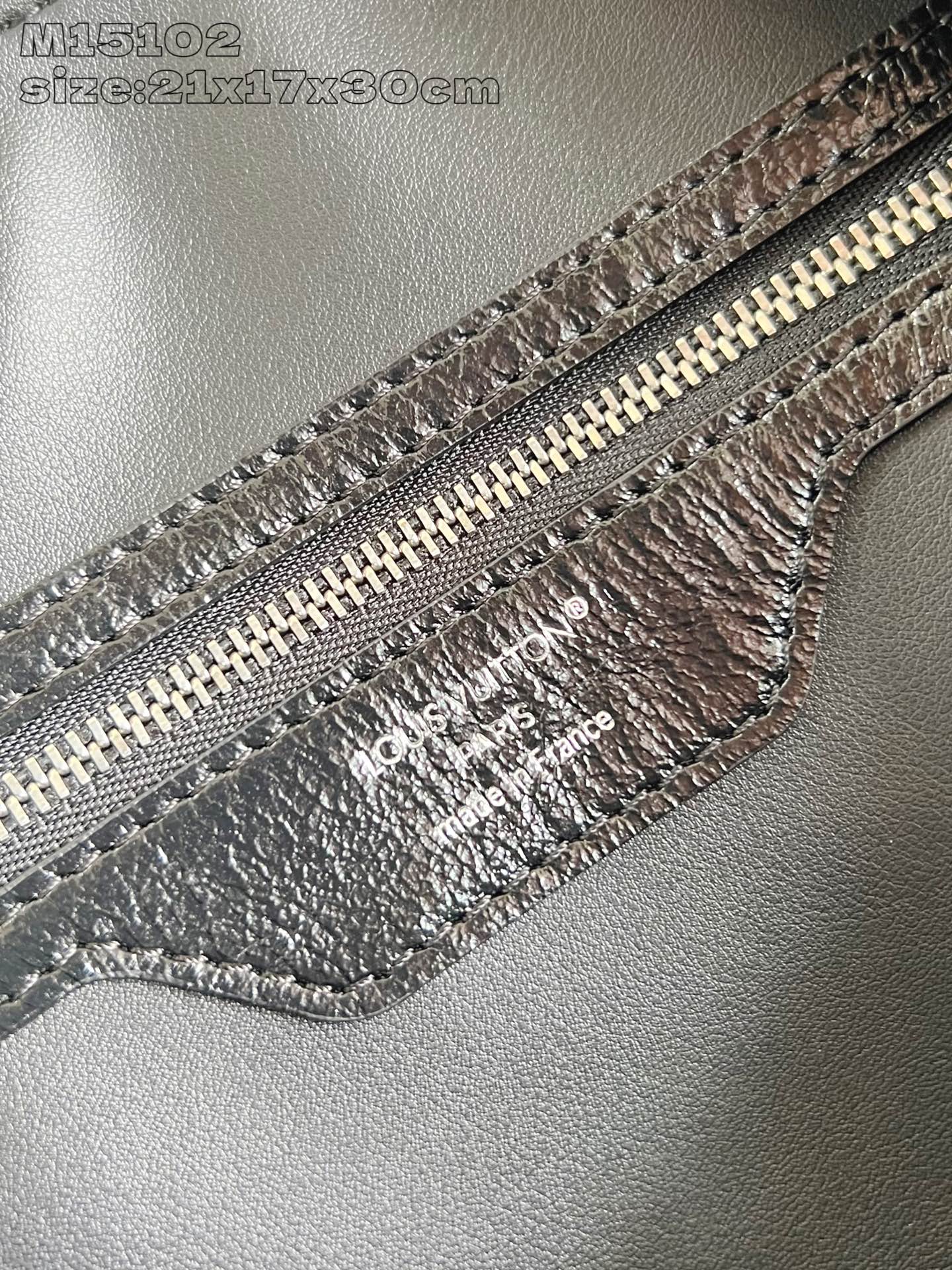 【顶级原单 M15102/全钢版 】本款 Speedy Soft 30 手袋出自 LV Ski 系列，以