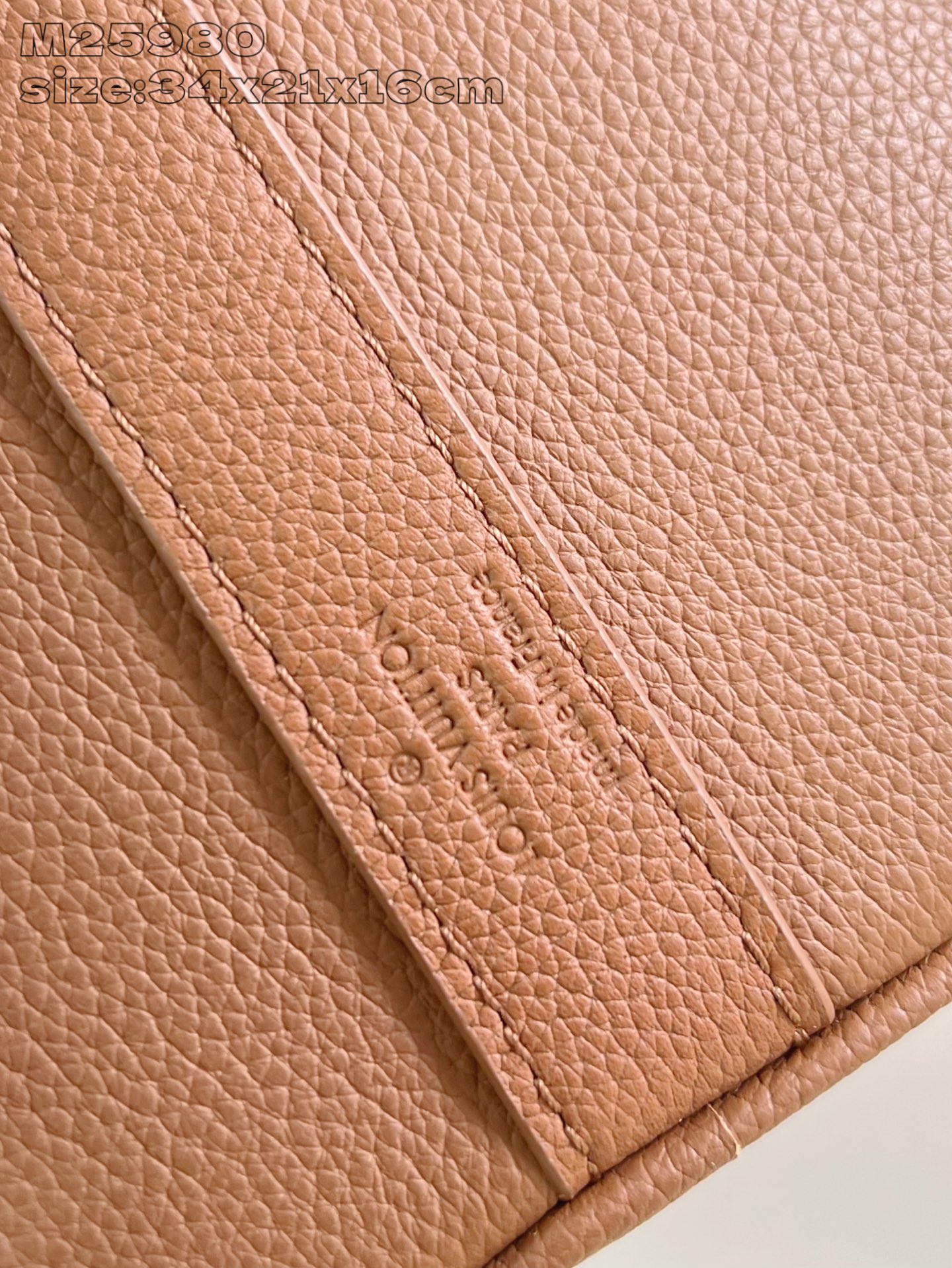 【顶级原单 M25980 】這款Keepall Bandoulière 35設計實用百搭，選用蠟面小牛皮