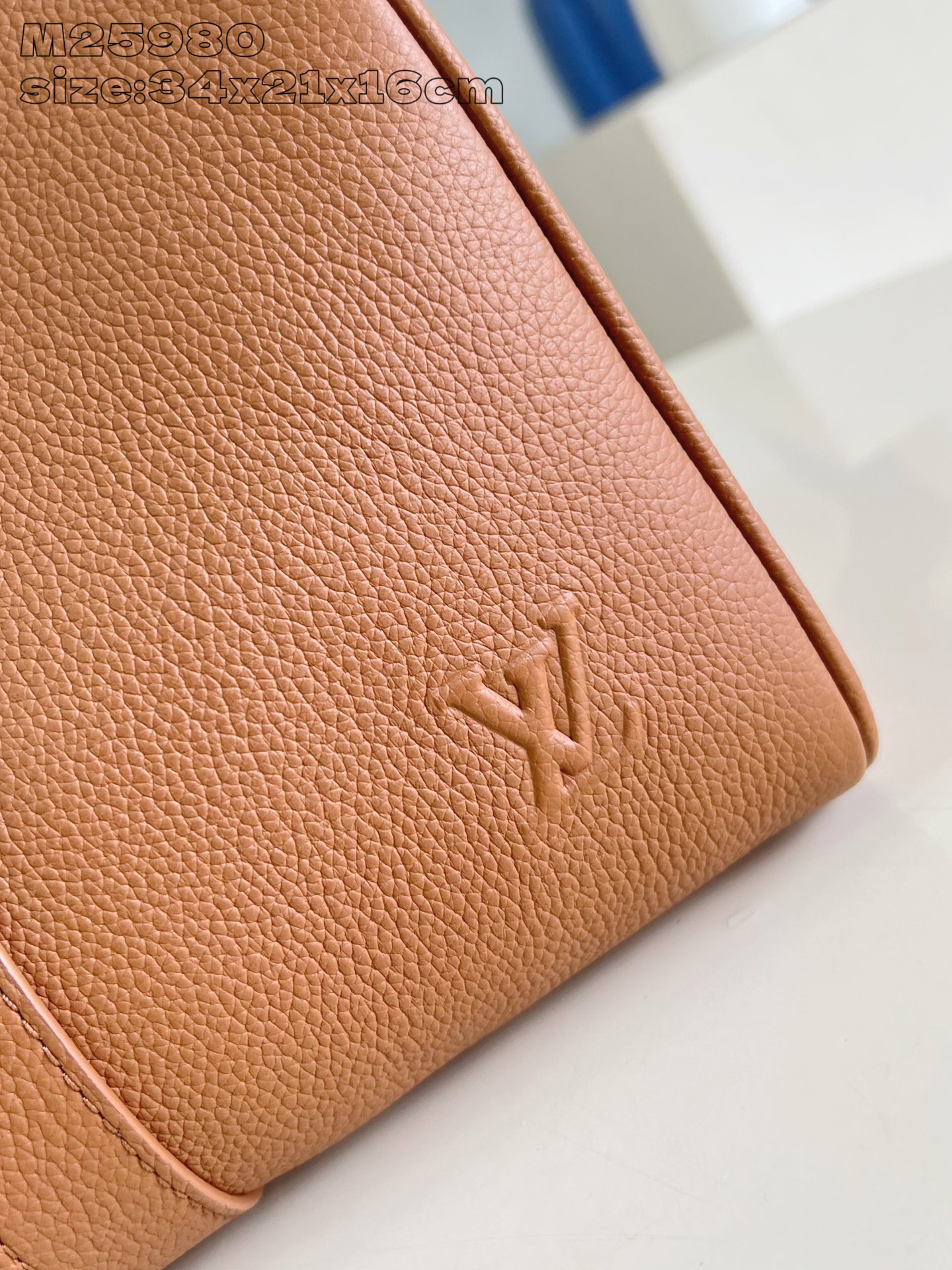 【顶级原单 M25980 】這款Keepall Bandoulière 35設計實用百搭，選用蠟面小牛皮