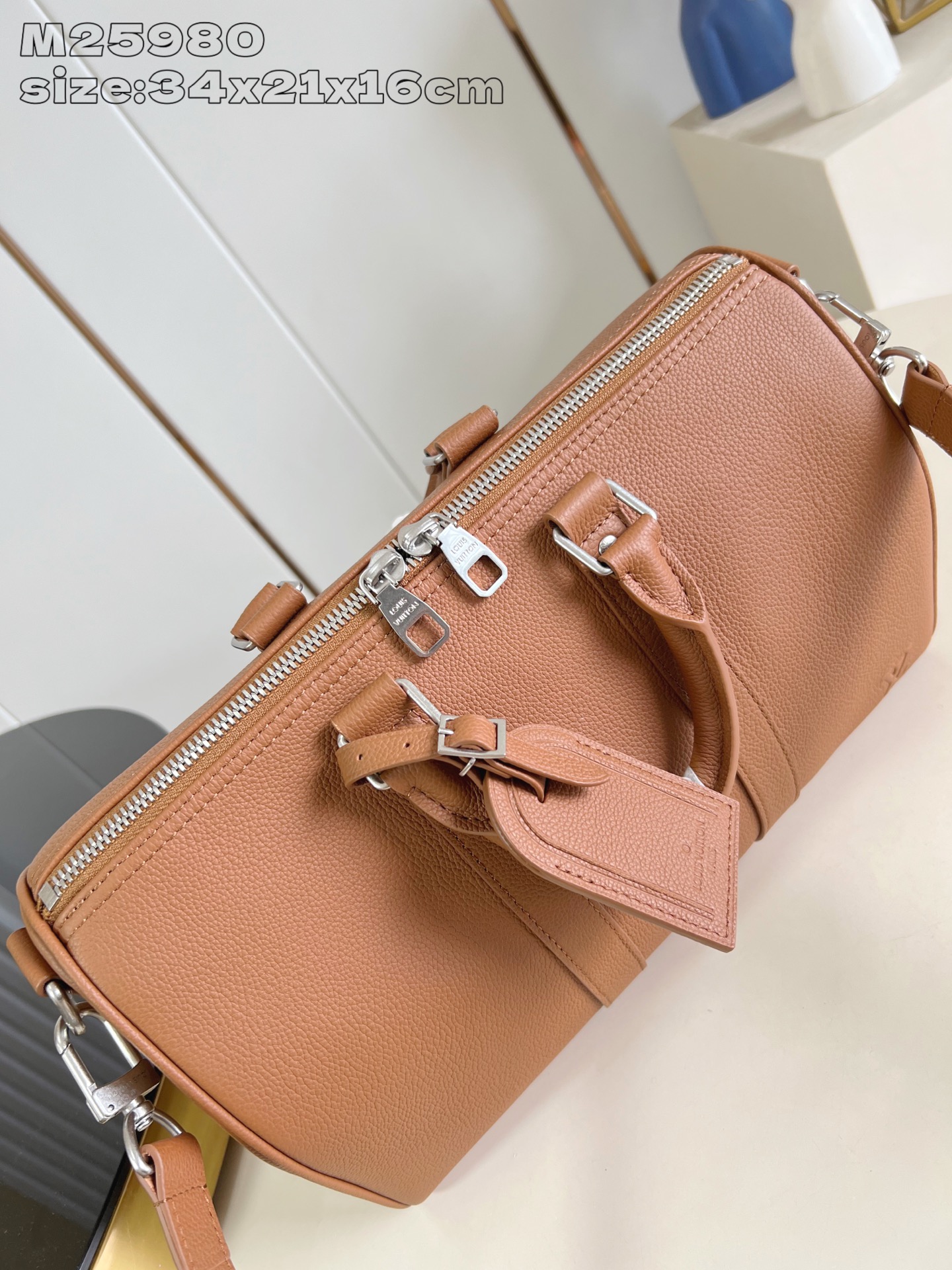 【顶级原单 M25980 】這款Keepall Bandoulière 35設計實用百搭，選用蠟面小牛皮