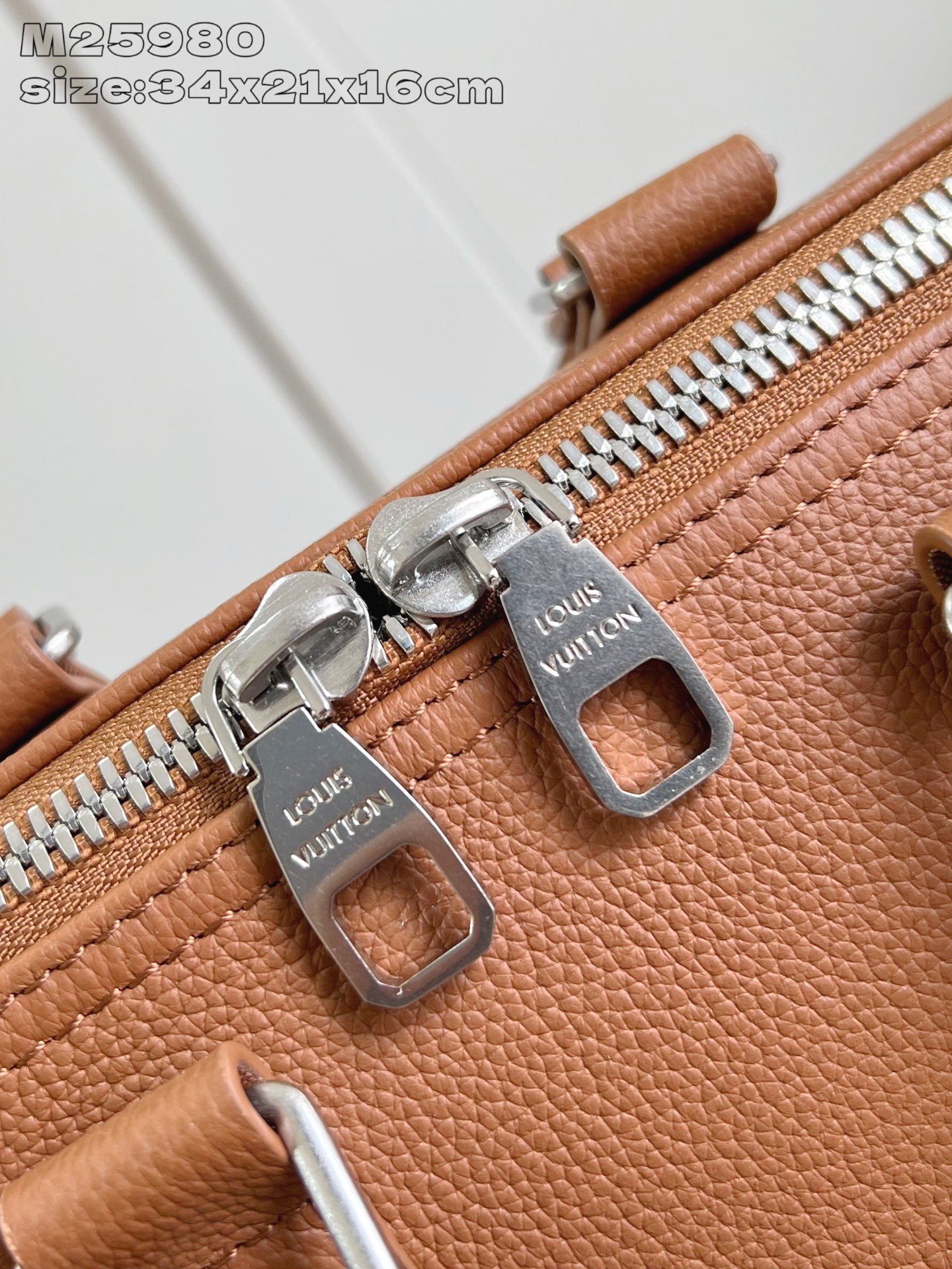 【顶级原单 M25980 】這款Keepall Bandoulière 35設計實用百搭，選用蠟面小牛皮