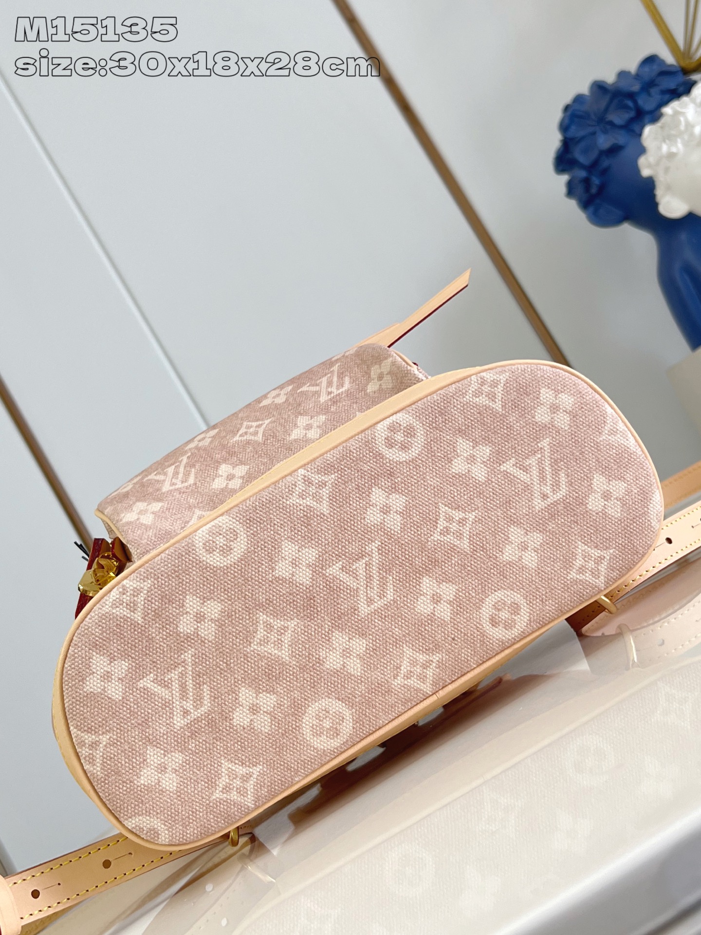 【顶级原单 M15135 】本款 Montsouris 小号双肩包出自 LV Travels With 